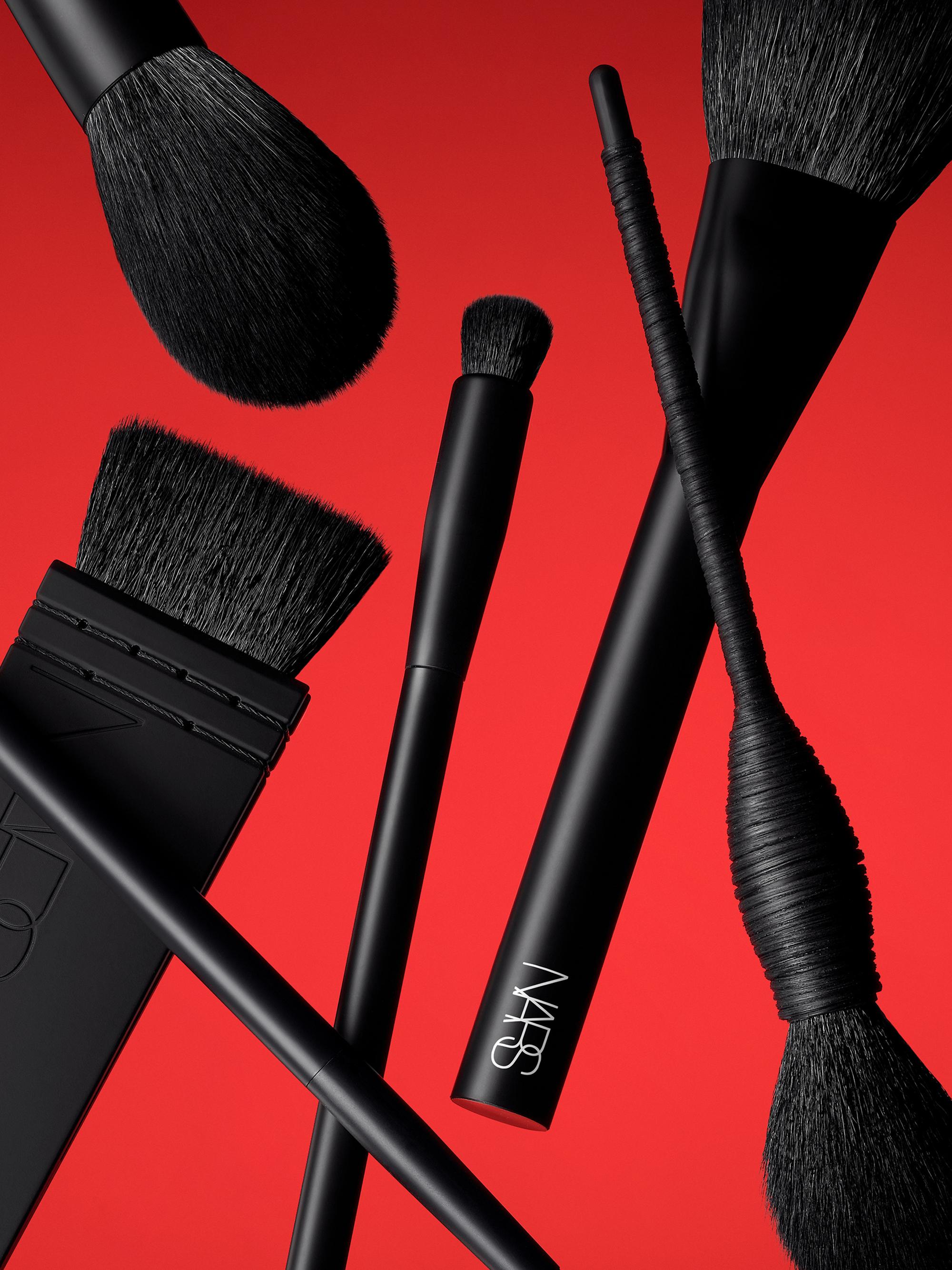 NARS Women's Yachiyo Brush - back view in Na