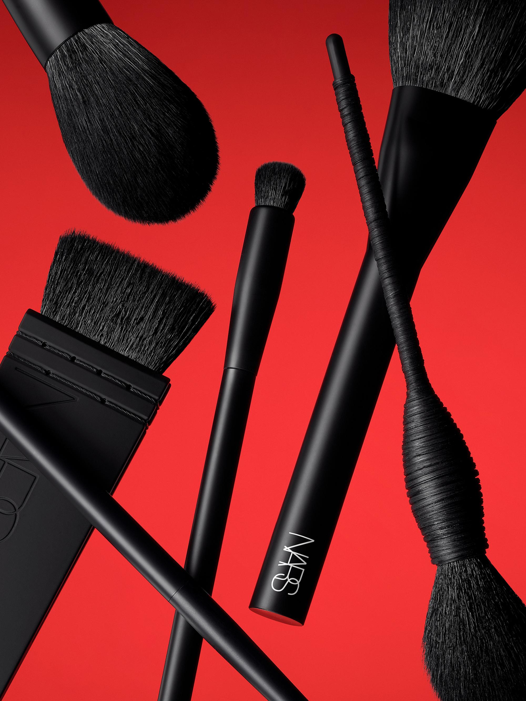 NARS #21 Small Eyeshadow Brush | Saks Fifth Avenue