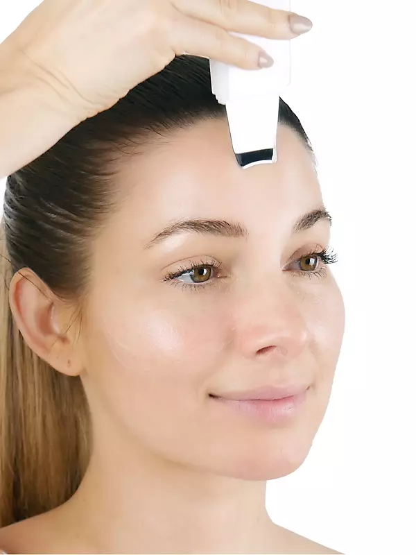 Can Dermascraping Give You Glowing Skin & Smaller Pores