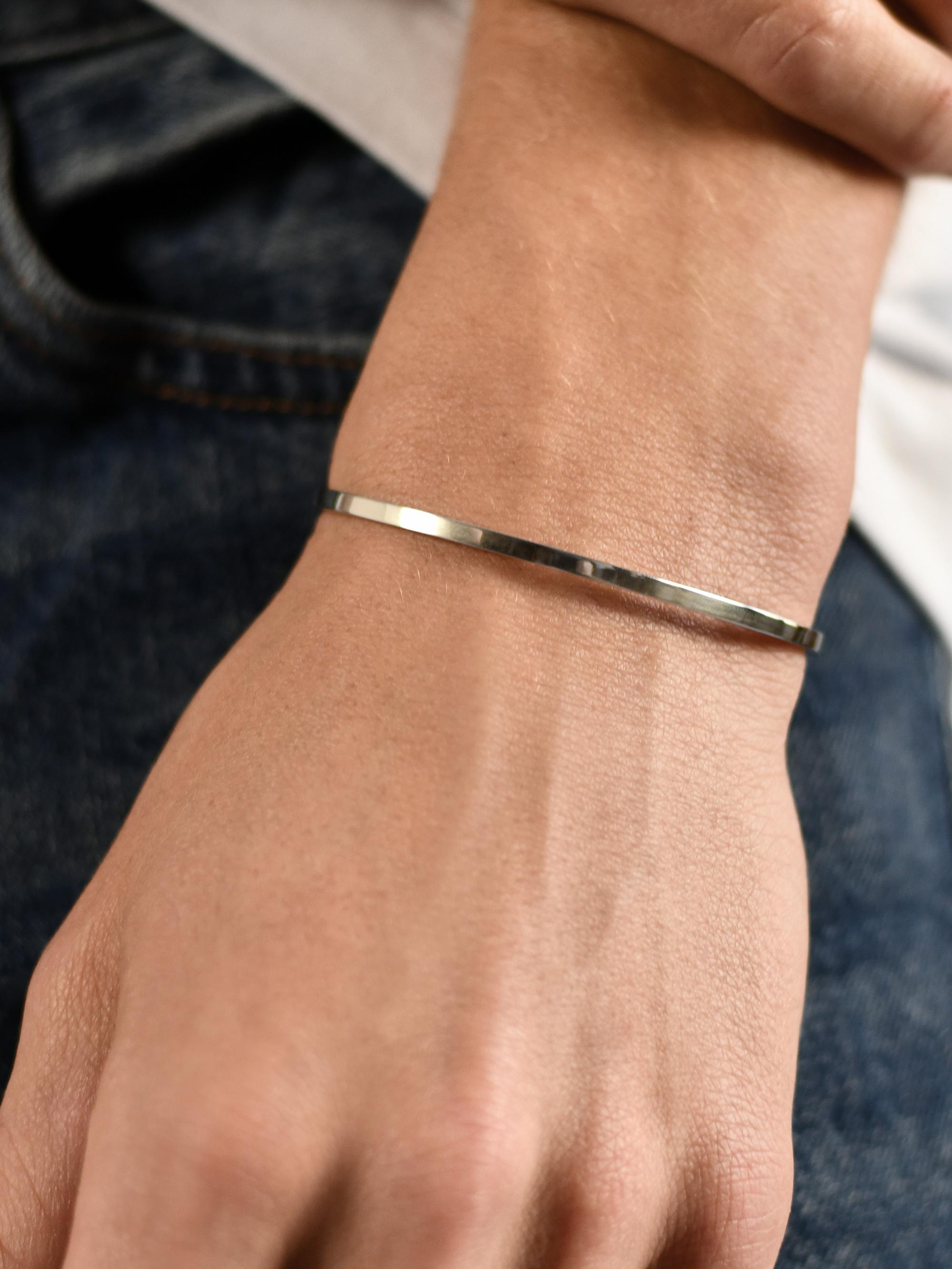 le gramme ribbon bracelet 7g 専用ケース付き Le Gramme Unisex 7G Polished Sterling Silver Ribbon Bracelet