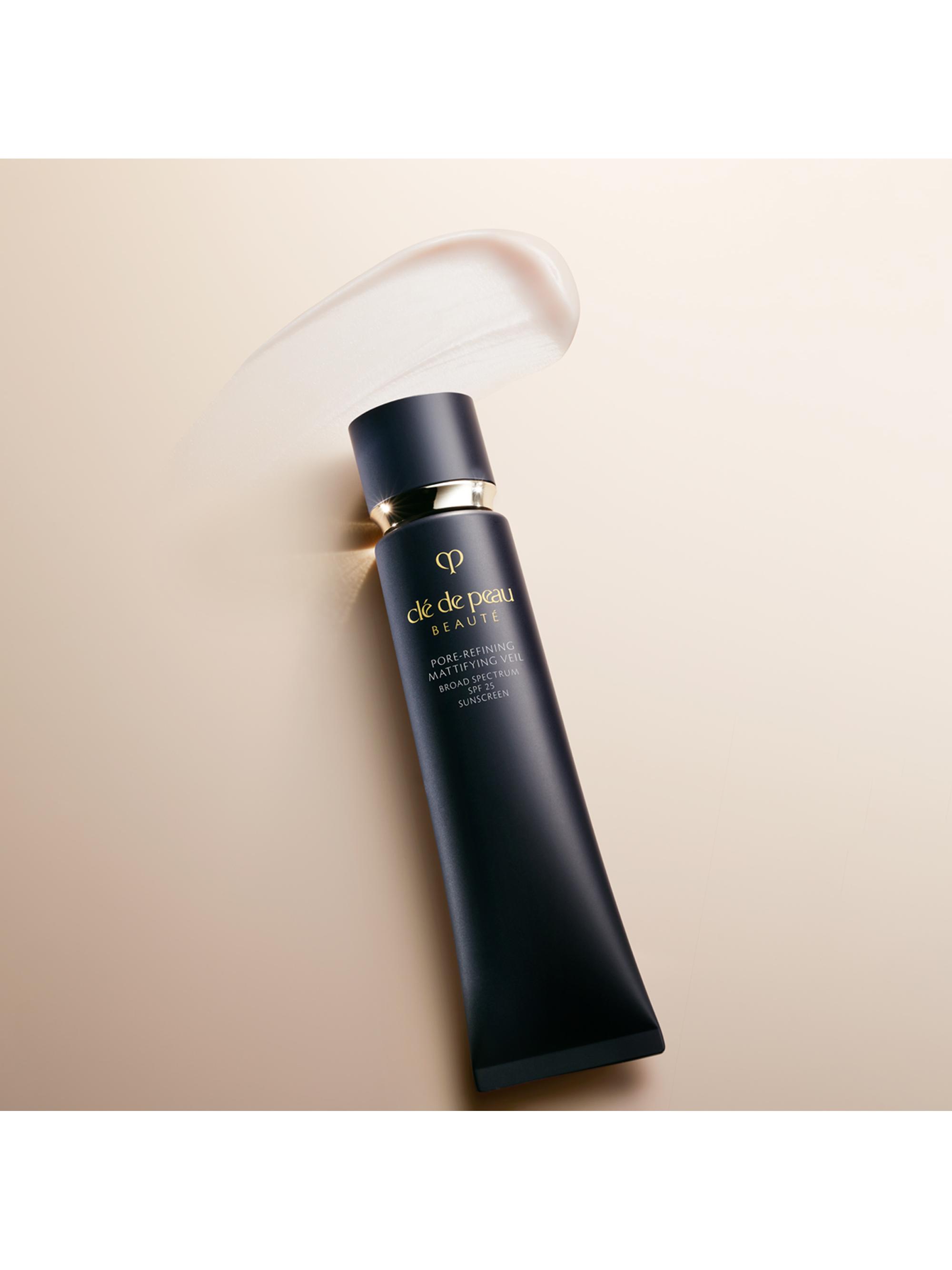 Clé de Peau Beauté Pore-Refining Mattifying Veil SPF 25 Sunscreen