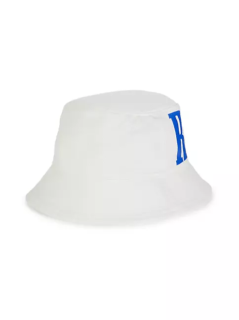 Women's streetwear outfit, Fendi bucket hat