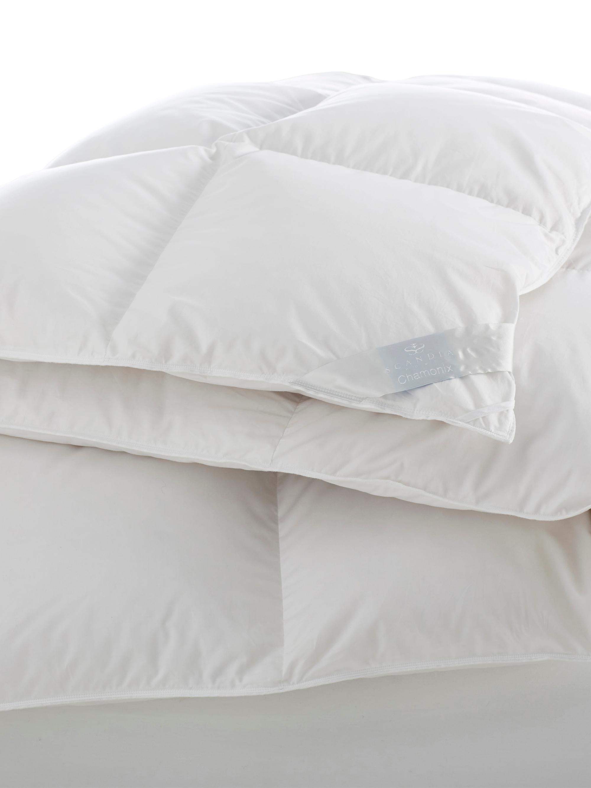 Scandia Home Chamonix Ultra-Lighweight Duvet Insert - White Queen