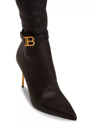 Robin pointed boots