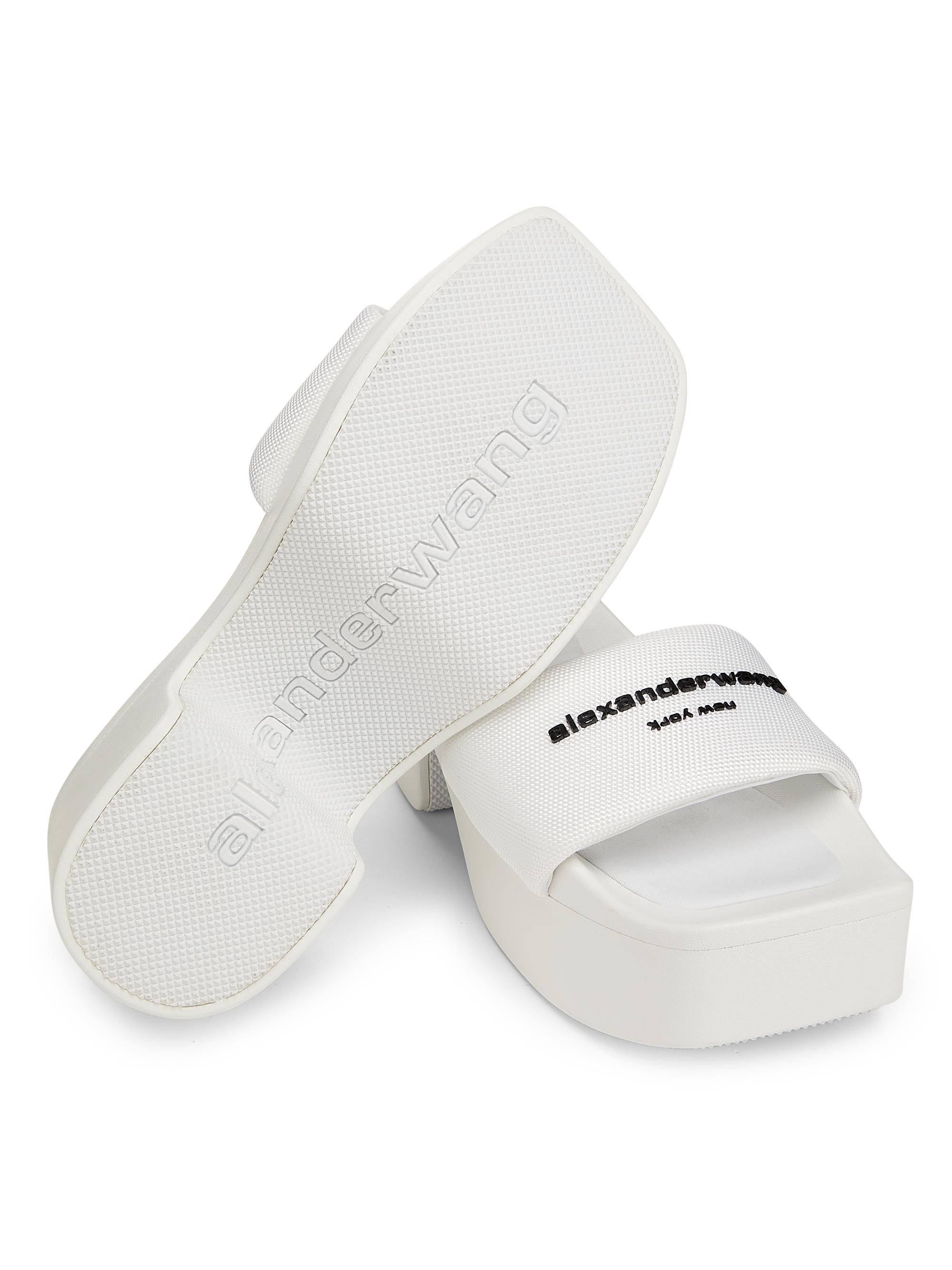 alexander wangベロアミュール Alexander Wang Rexa Cage Mules | White | FARFETCH