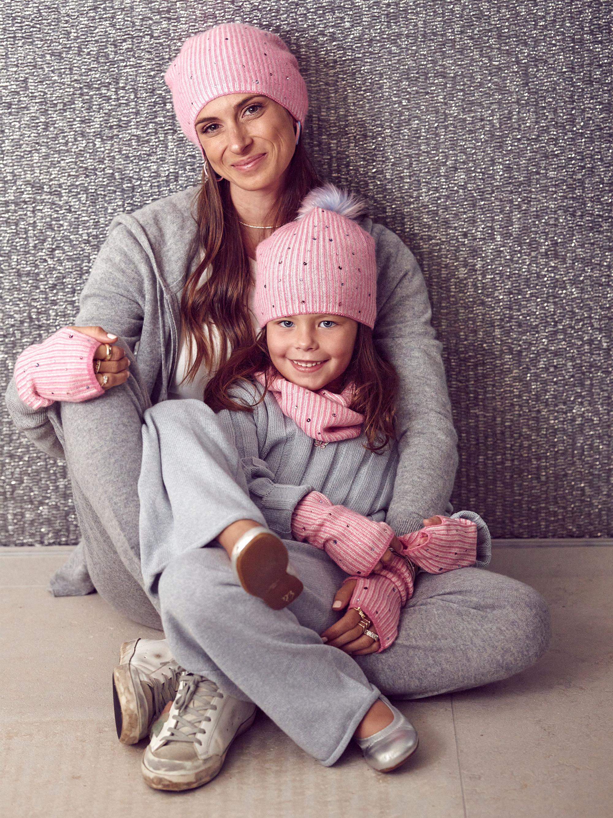 Carolyn Rowan Embroidered Crystal Star Beanie + Fingerless Glove Set Nwt ❤️ Carolyn Rowan Collection Girl main image 4