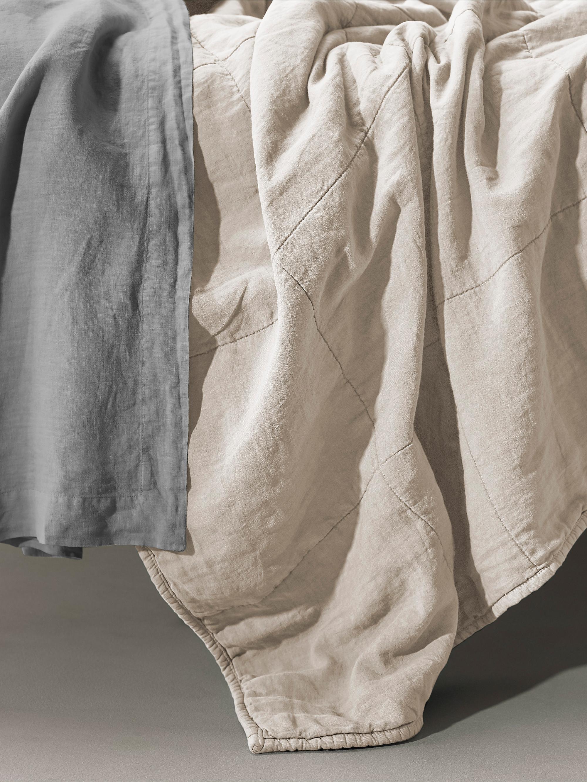 Society Limonta Rem Linen Quilt - Marmo King