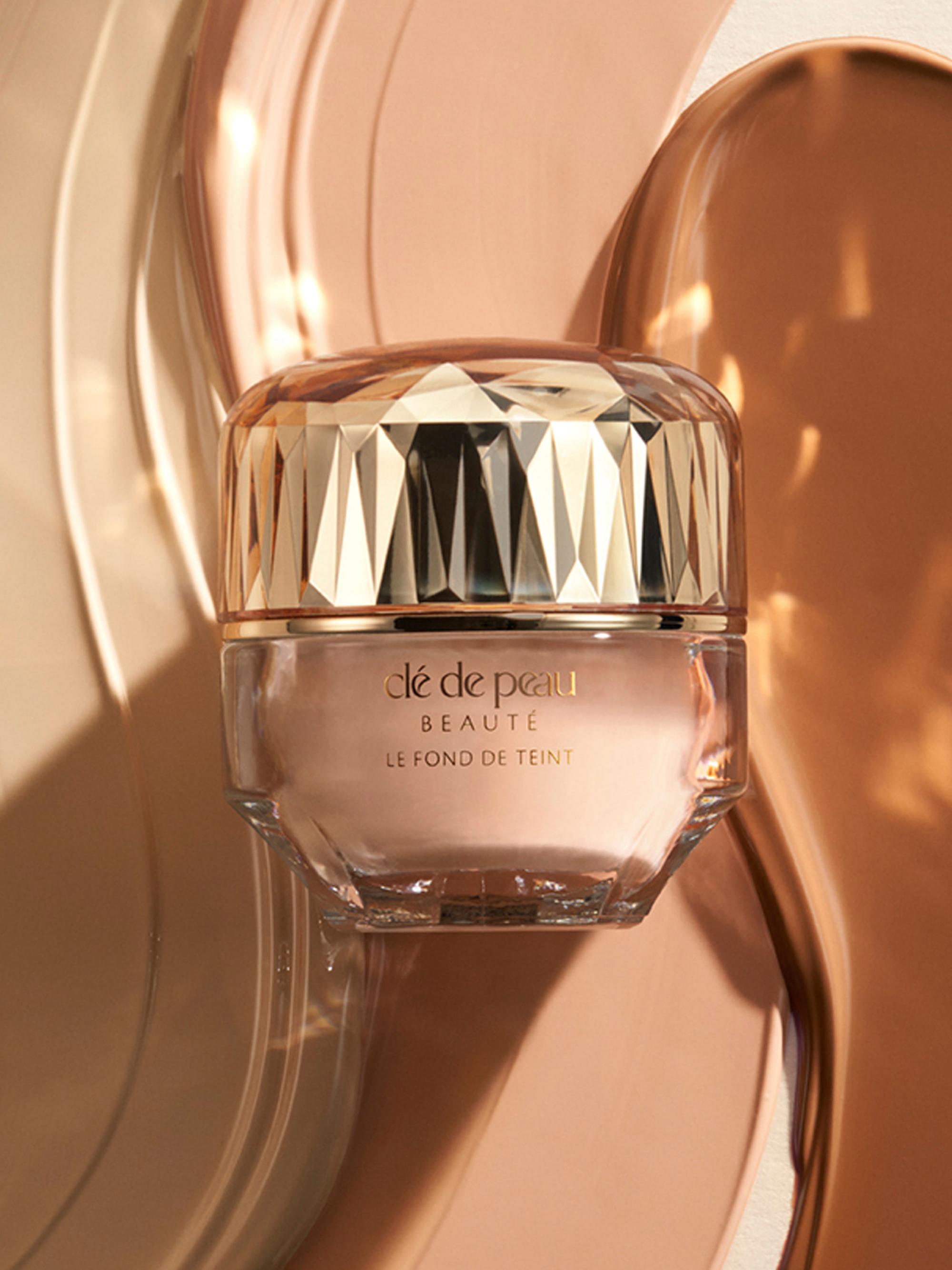 Clé de Peau Beauté The Foundation SPF 22 | Saks Fifth Avenue