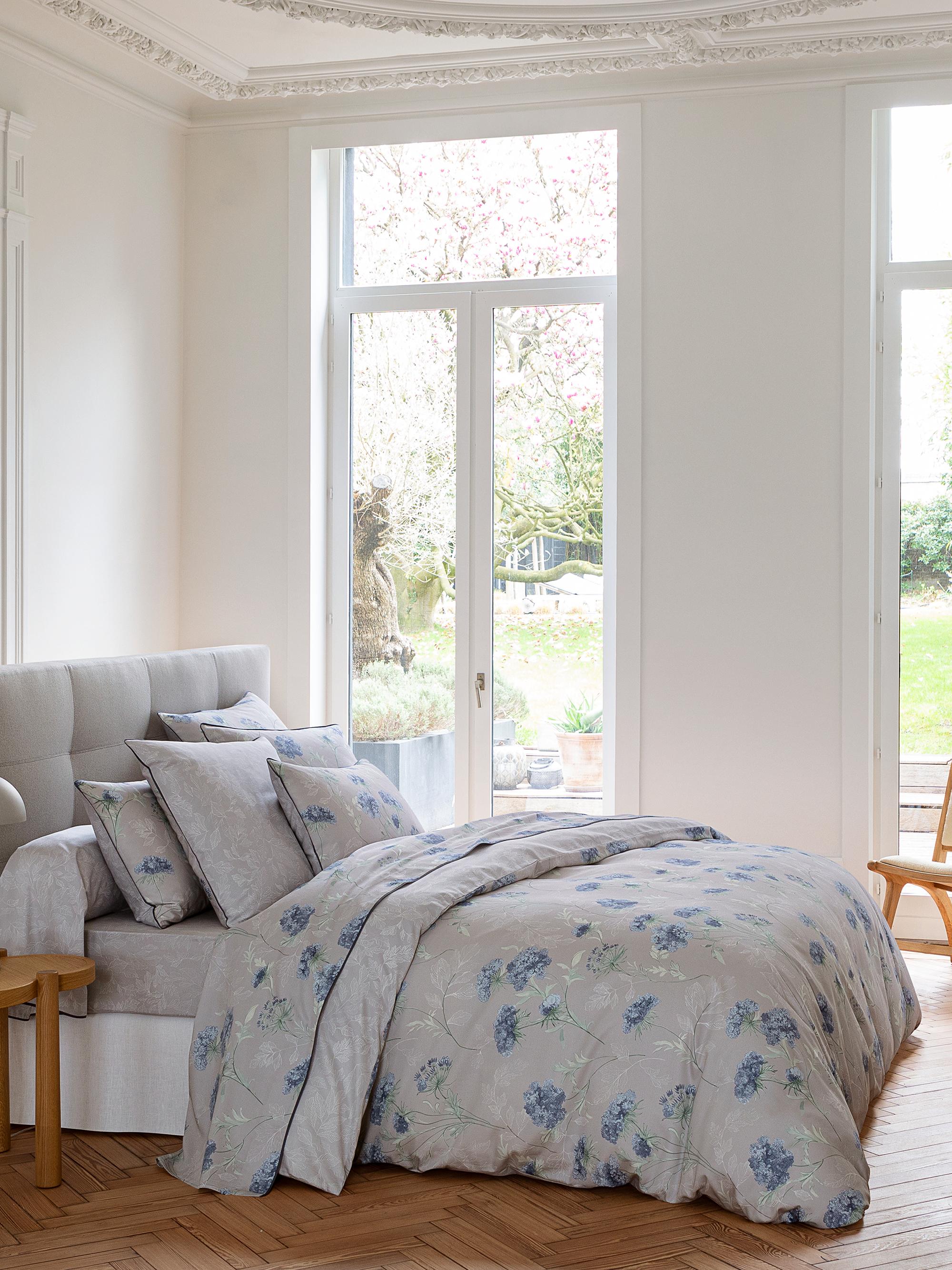 Anne de Solène Esquisse Duvet Cover - Blue Queen