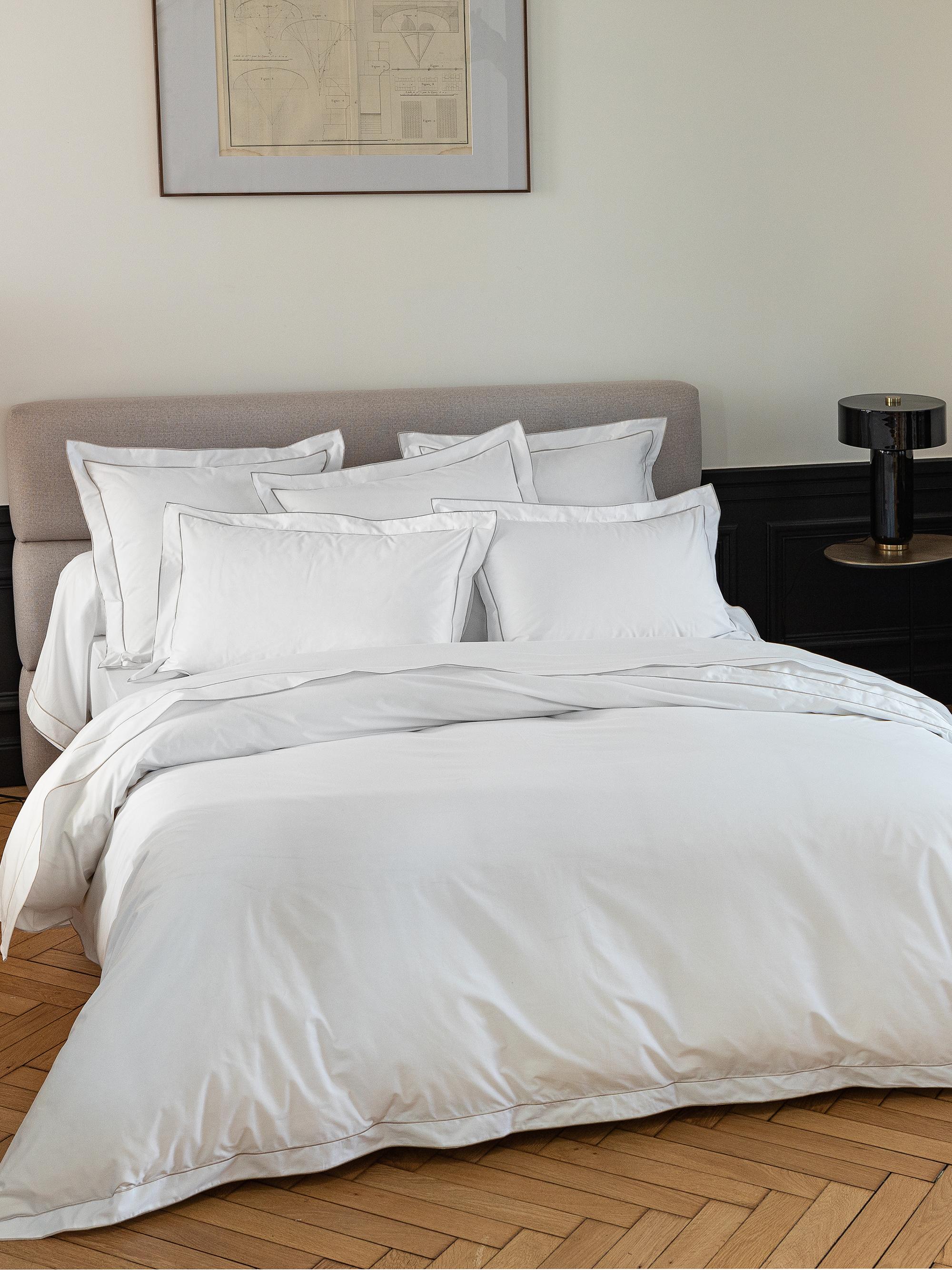 Anne de Solène Louvre Embroidered Duvet Cover - White King