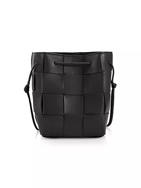 Cassette Small Leather Bucket Bag in Black - Bottega Veneta