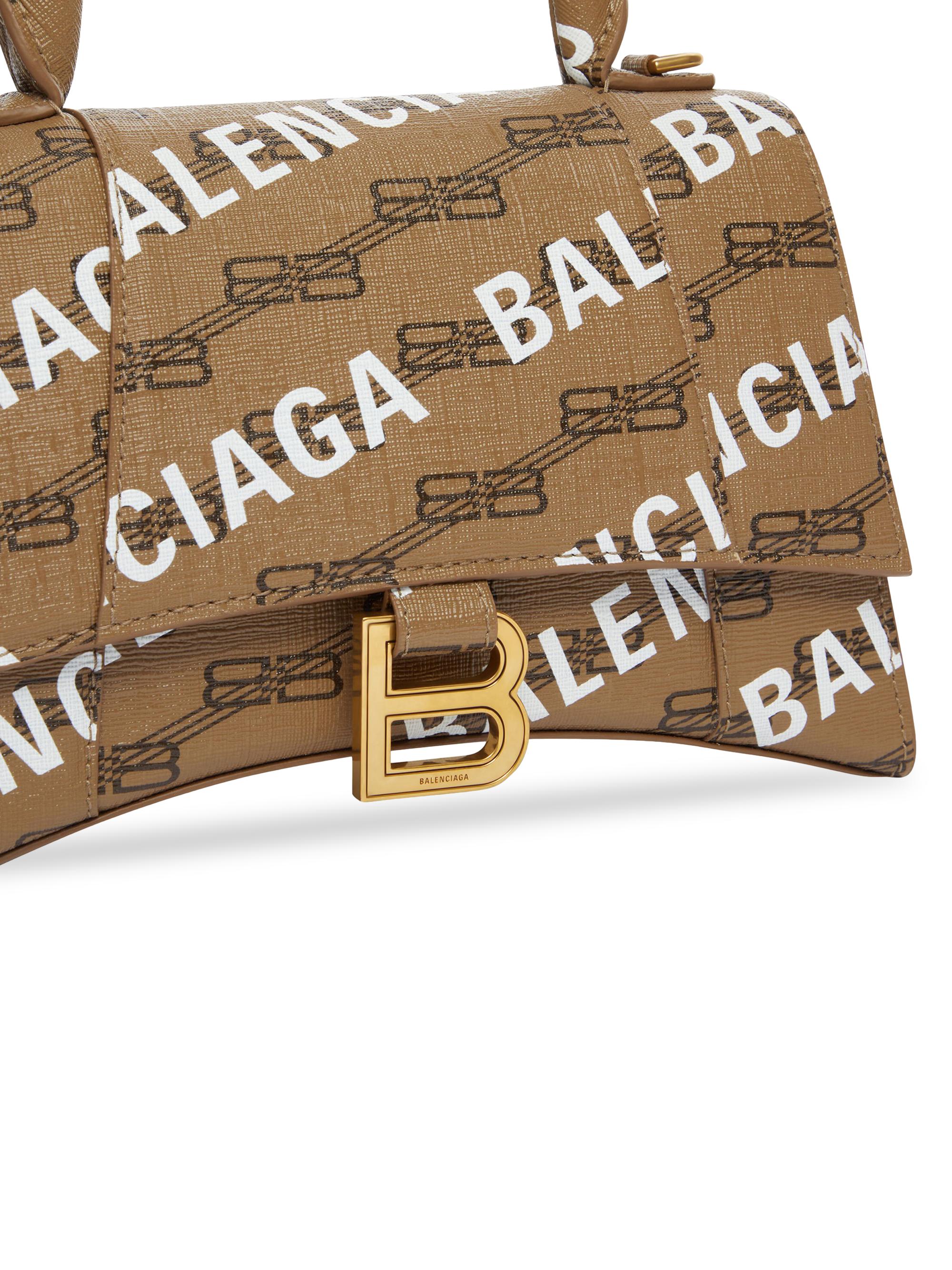 BALENCIAGA ベージュ ロゴプリント　中古品 BB Hourglass BALENCIAGA ベージュ ロゴプリント 中古品 BB Hourglass Balenciaga