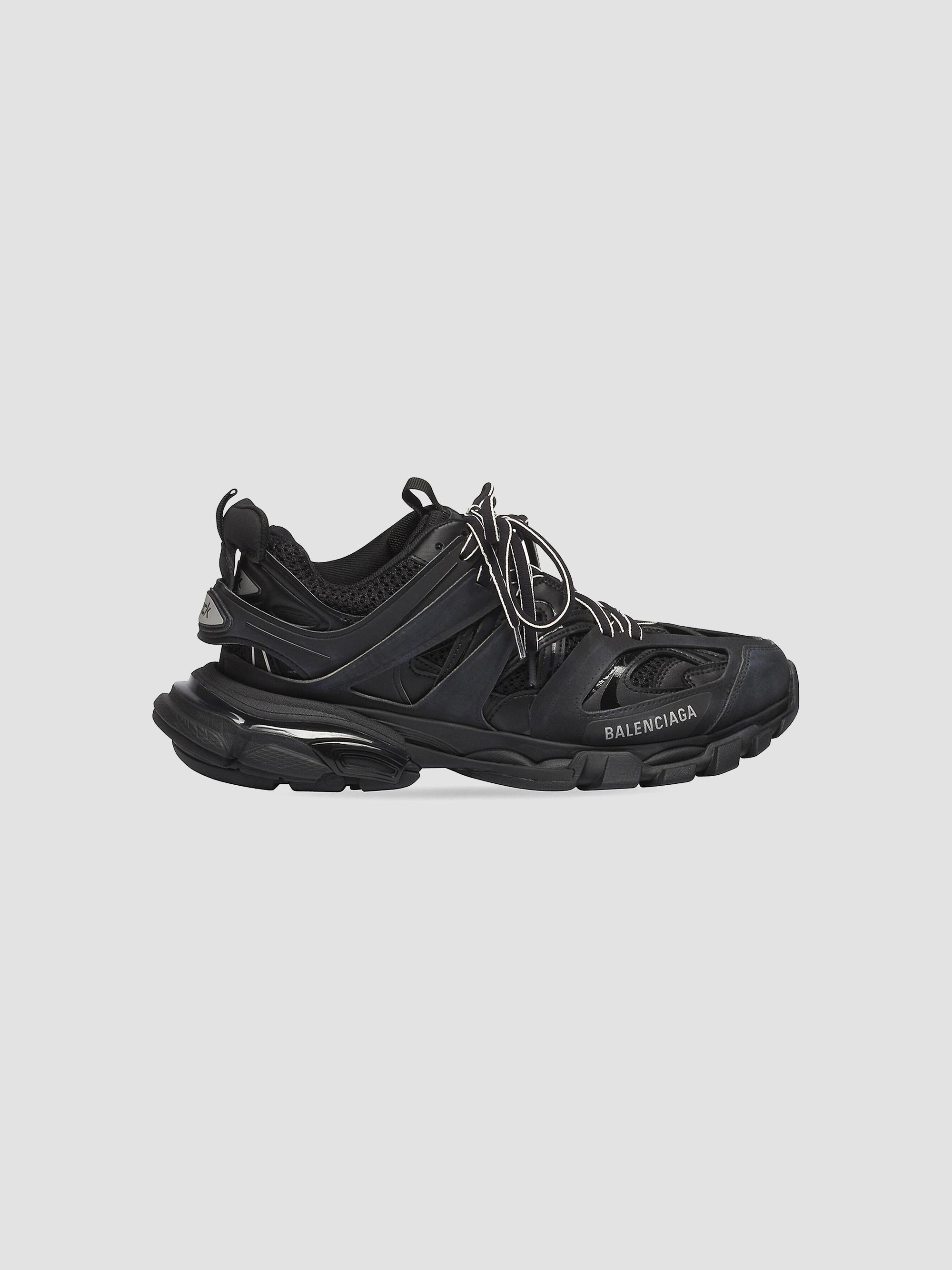 Balenciaga runner 2022. Баленсиага track 1. Кроссовки баленсиага трак. Кроссовки balenciaga track 3. Balenciaga track trainers.