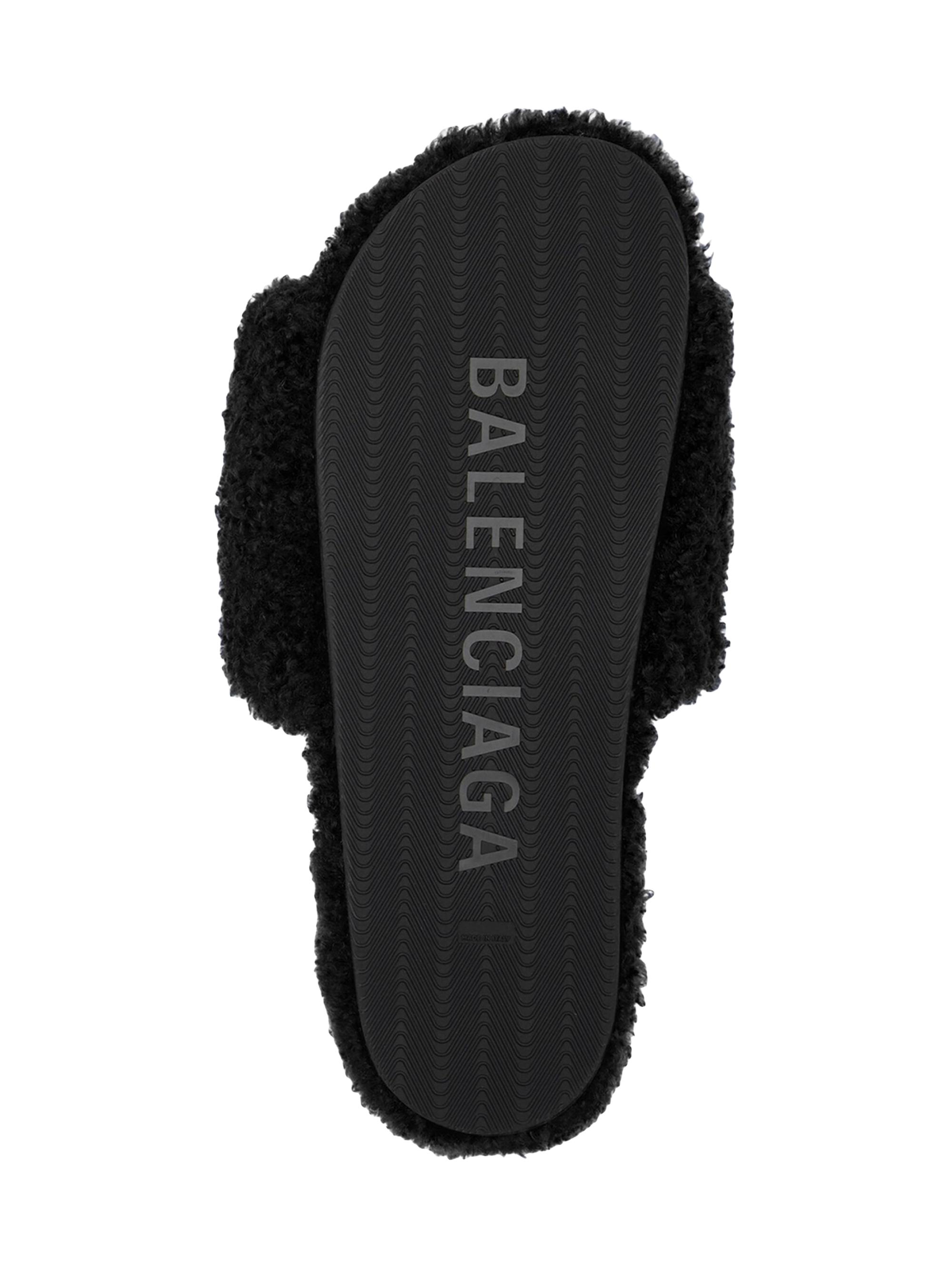 バレンシアガ　FURRY SLIDE サンダル Balenciaga Furry Slide Sandals | Saks Fifth Avenue