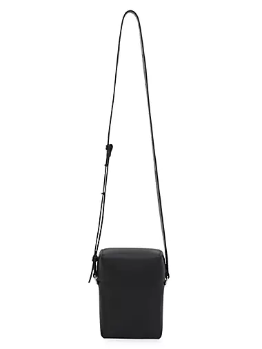 Mens LV Messenger bag here in Store. $1,830 DM if interested. #lv # louisvuitton #saks #bags #saks Pam@Saks 🤗