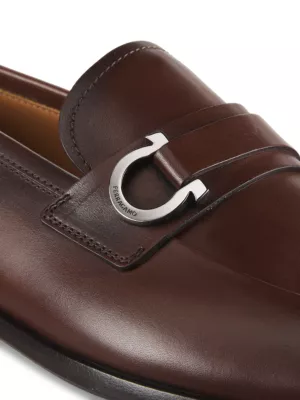 Ferragamo logo-engraved leather loafers - Brown