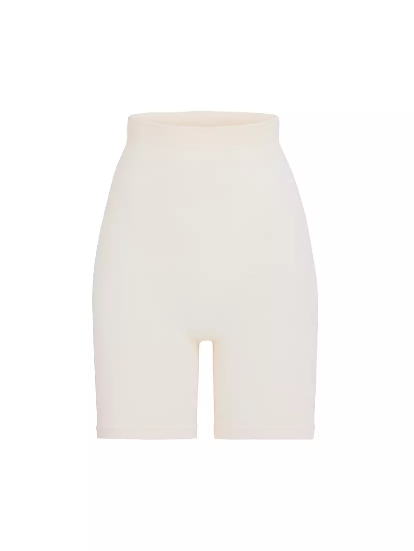 SKIMS Sculpting Above the Knee Shorts in Sand 4X /5X
