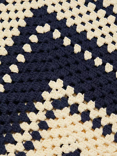 Crochet Duffle Bag by Regina: Make a simple navy-chic style backpack
