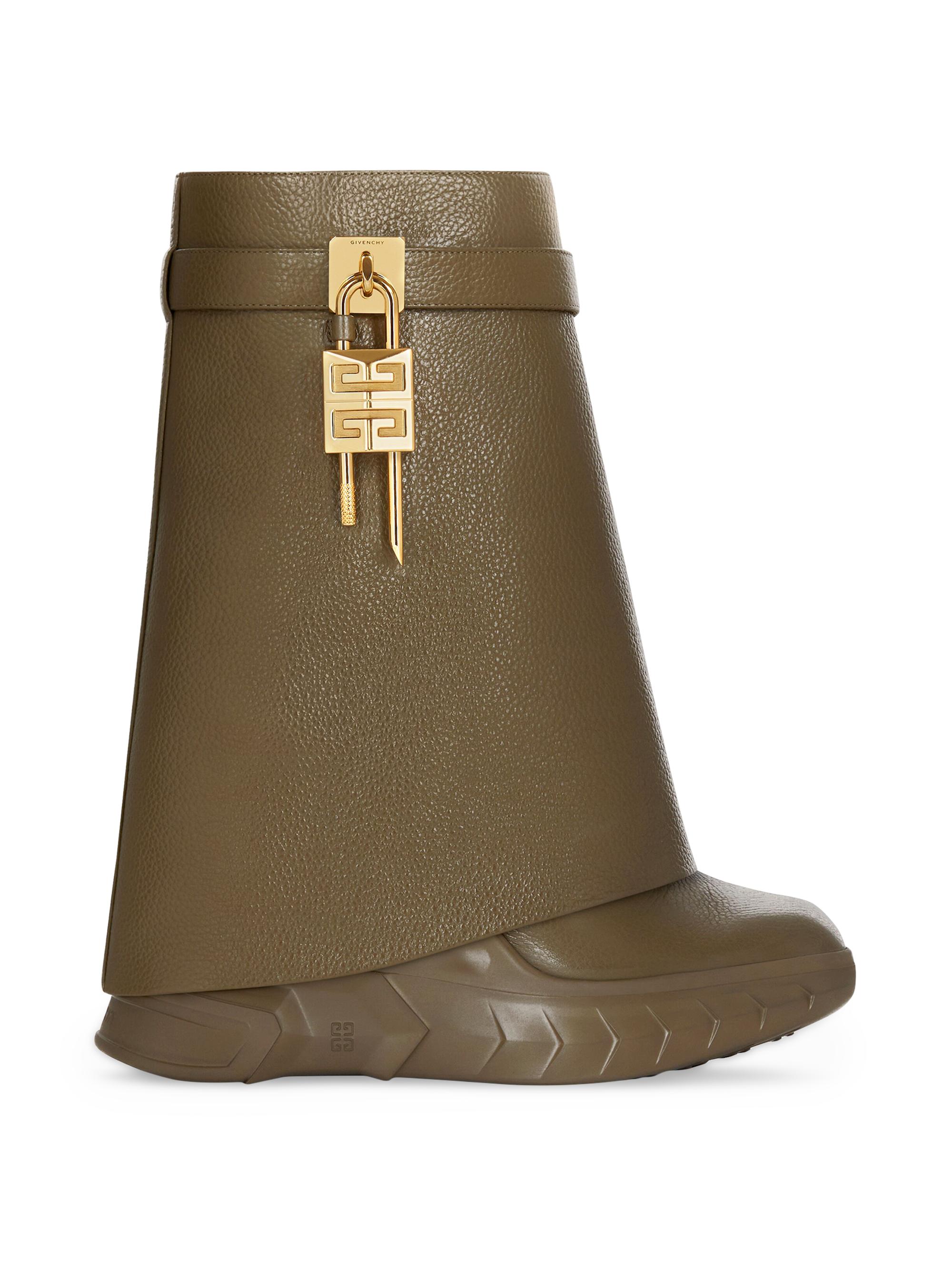 0400018834022?wid=830&hei=1106