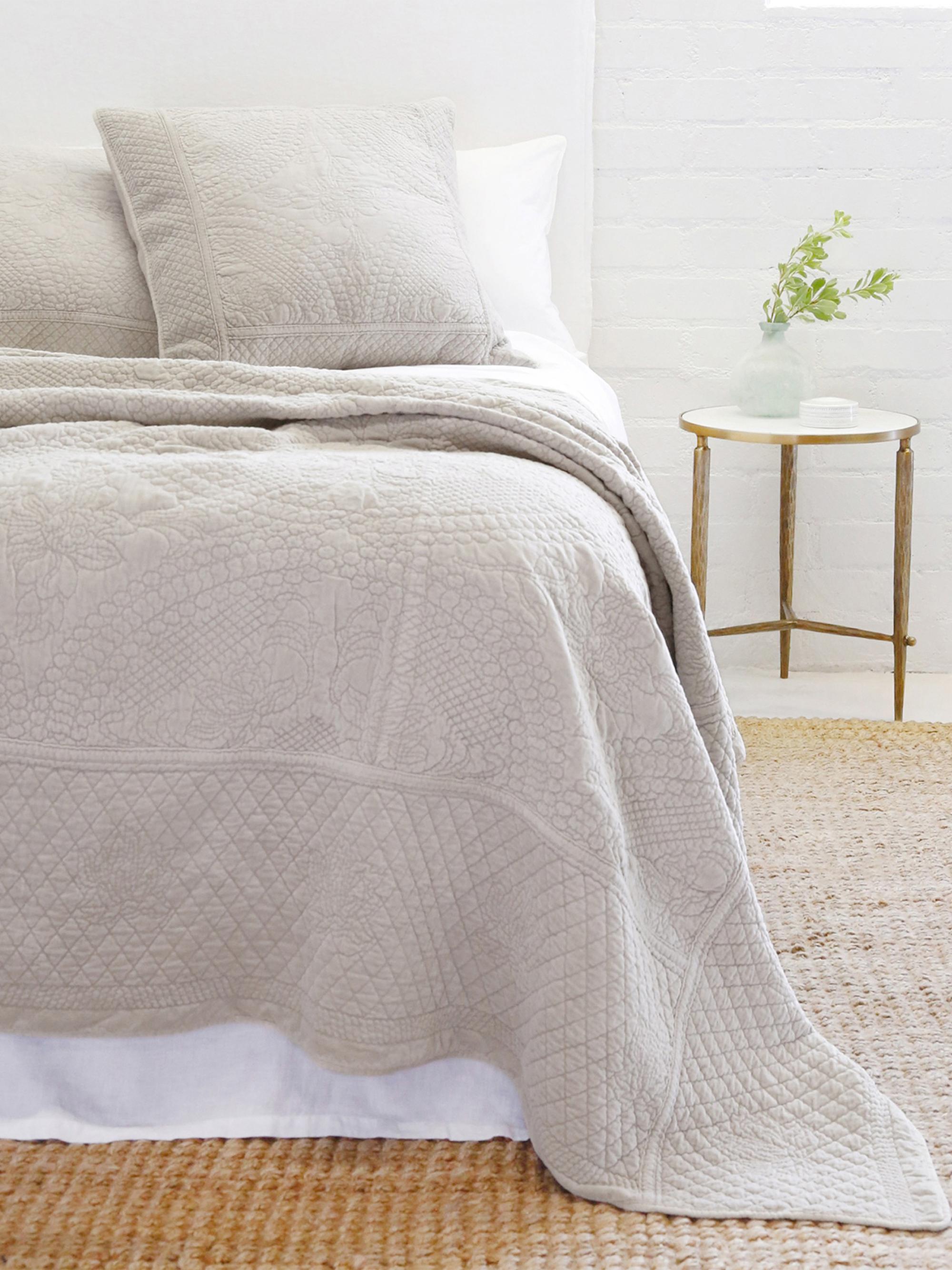 Pom Pom at Home Marseille Velvet Coverlet - White Queen