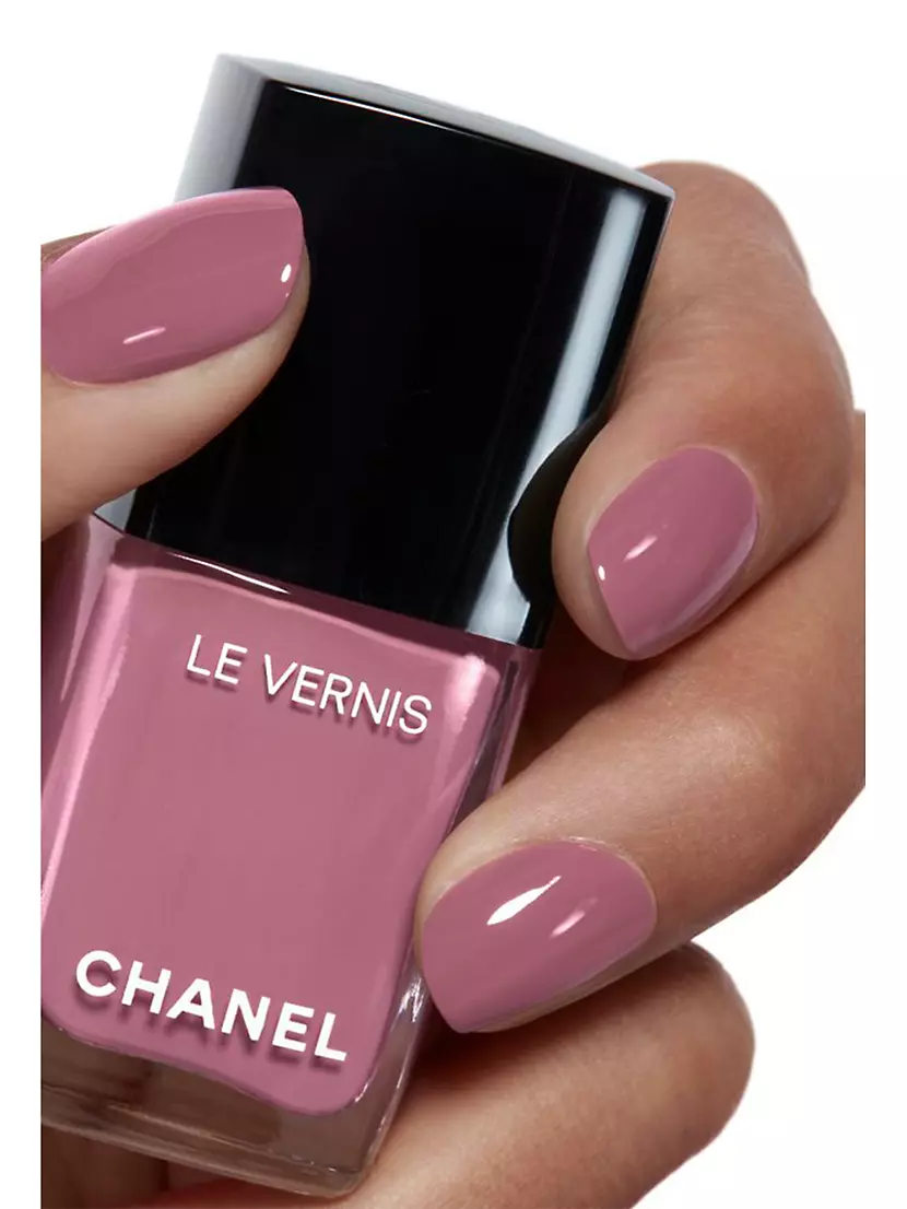 Chanel Beauty New Le Vernis Review