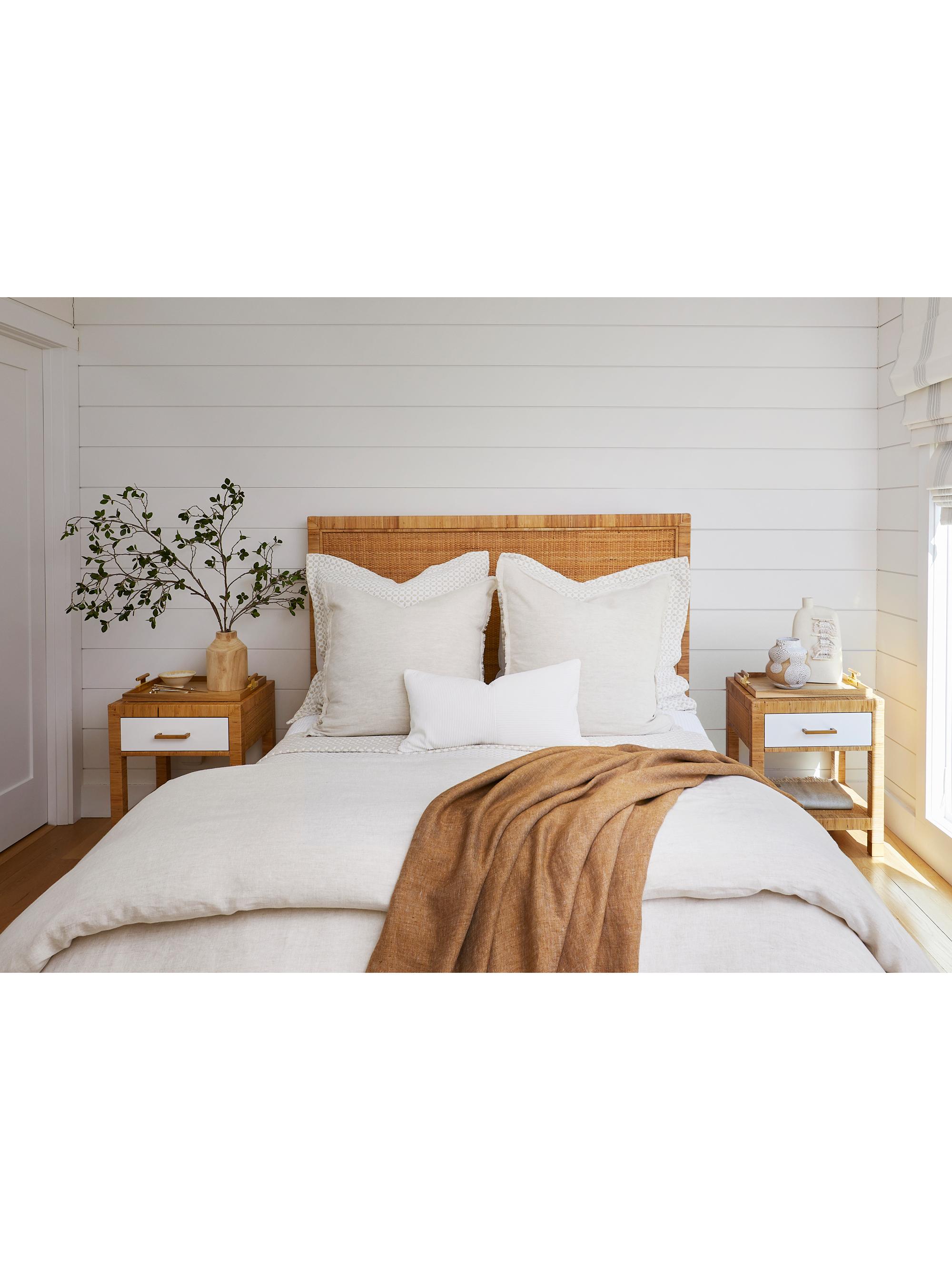 Lands Downunder Leaf Leaf Reversible Blanket - Putty Queen