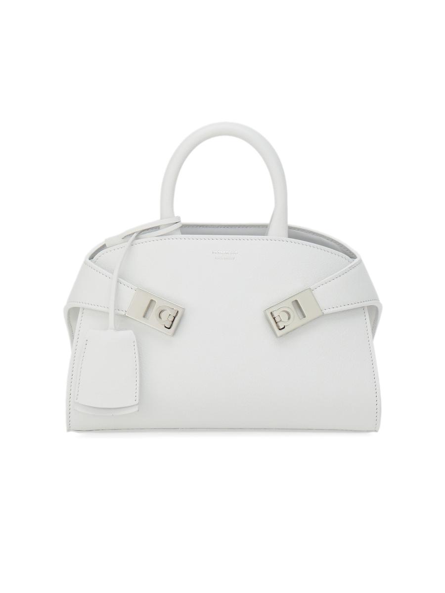 人気!【Ferragamo】Hug バケットバッグ ミニ Ferragamo Hug バケットバッグ ミニ | ブラック | FARFETCH JP