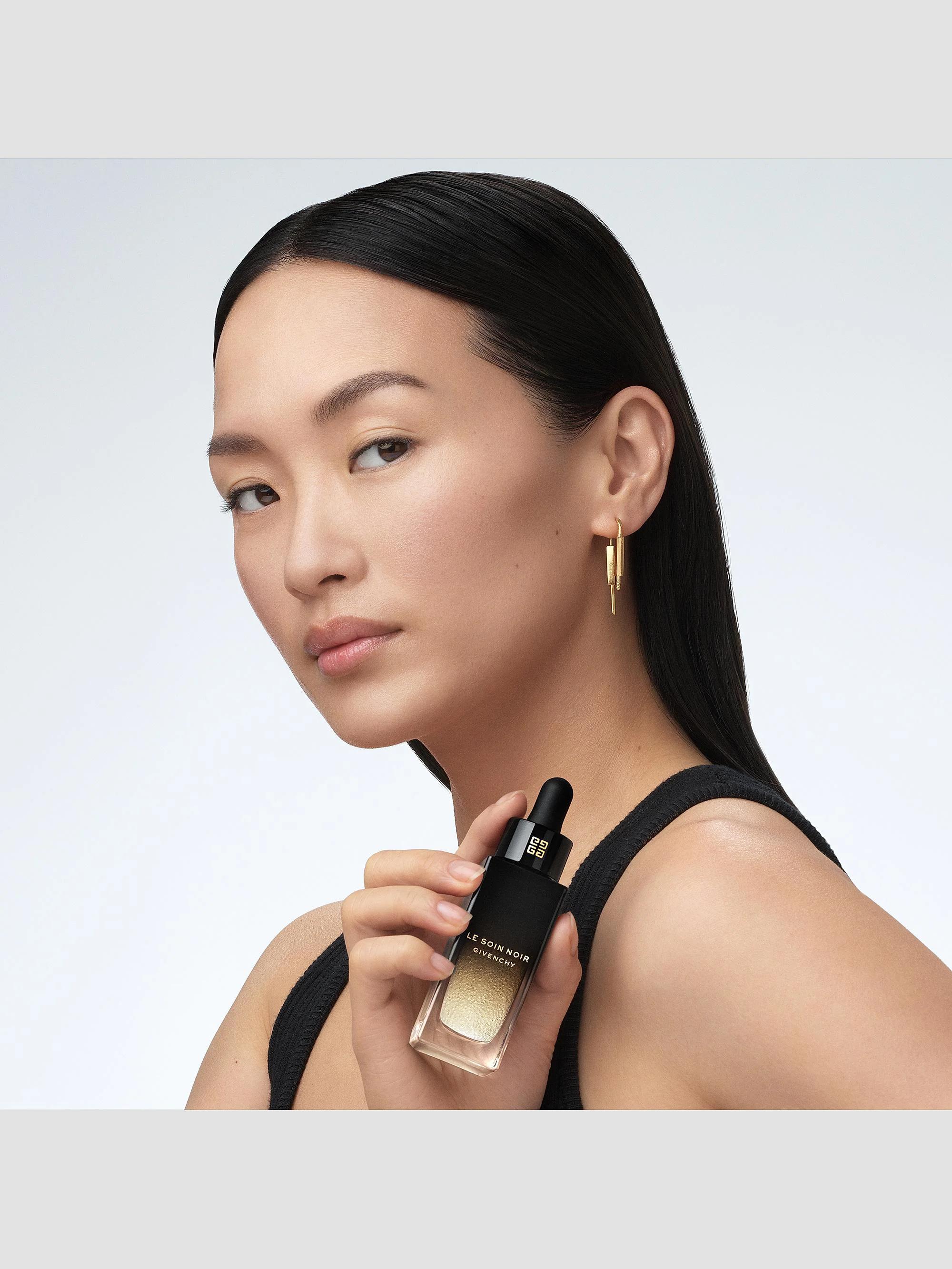 Givenchy Le Soin Noir Micro-Concentré Serum | Saks Fifth Avenue
