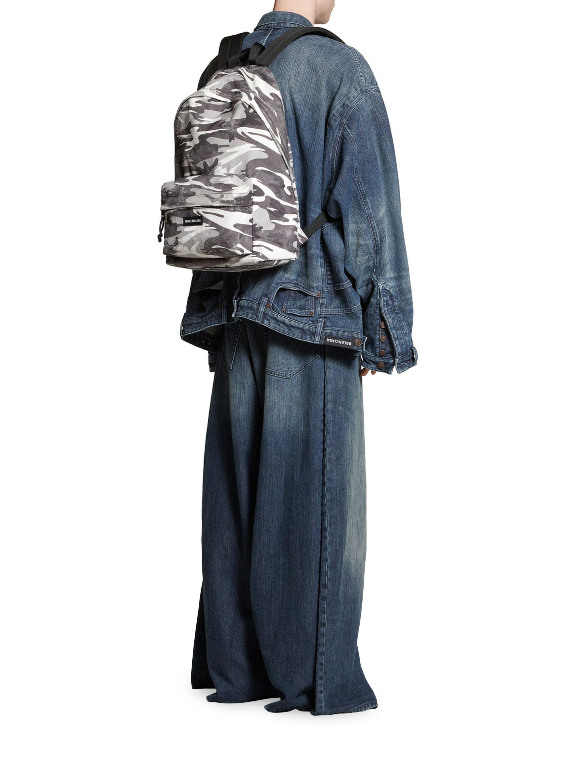 BALENCIAGA 迷彩 camoバックパック Balenciaga Explorer Backpack Camo Print | Saks Fifth Avenue