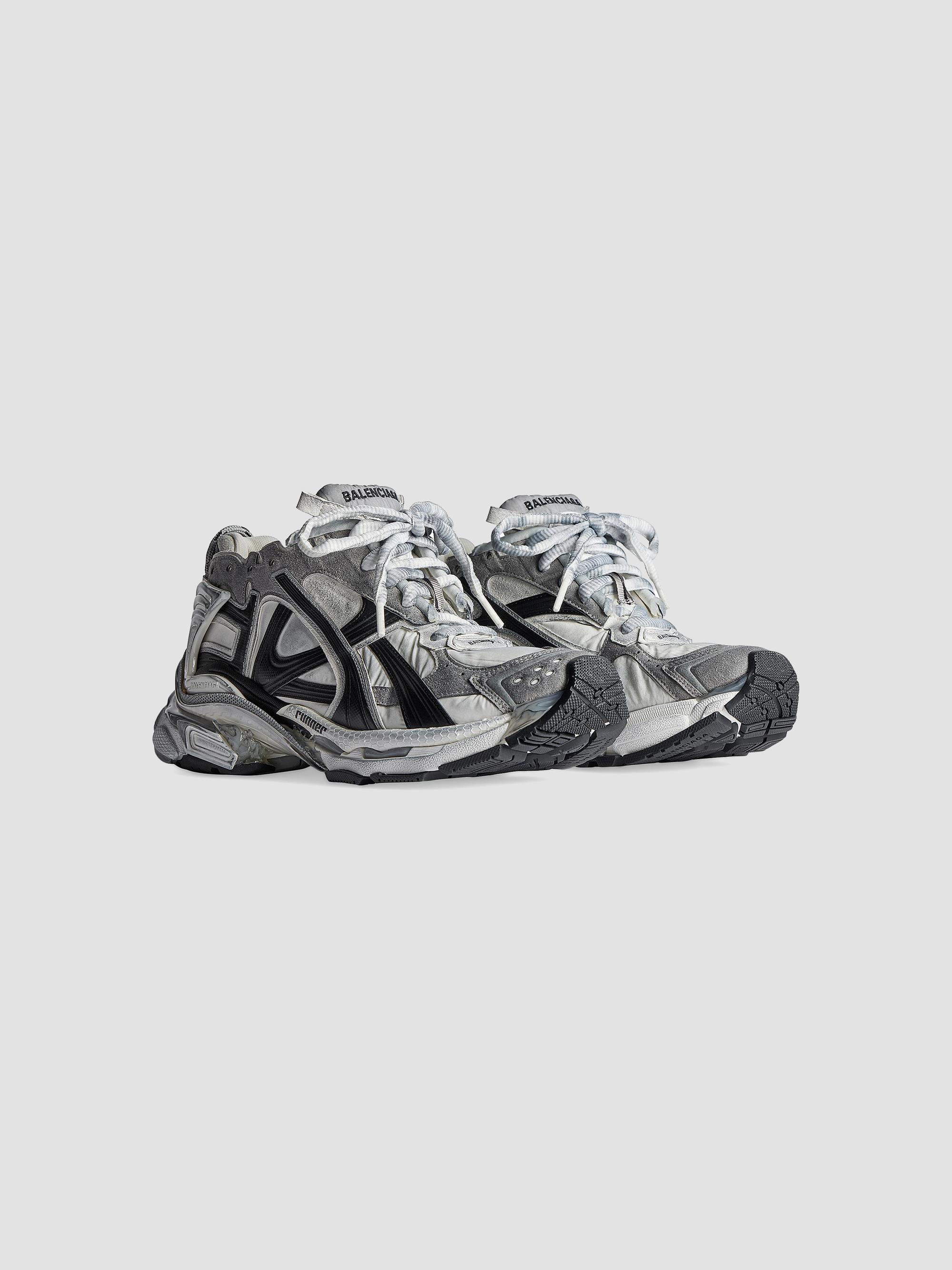 BALENCIAGA バンダナ ホワイト・ブラック Balenciaga Runner Sneakers | Saks Fifth Avenue