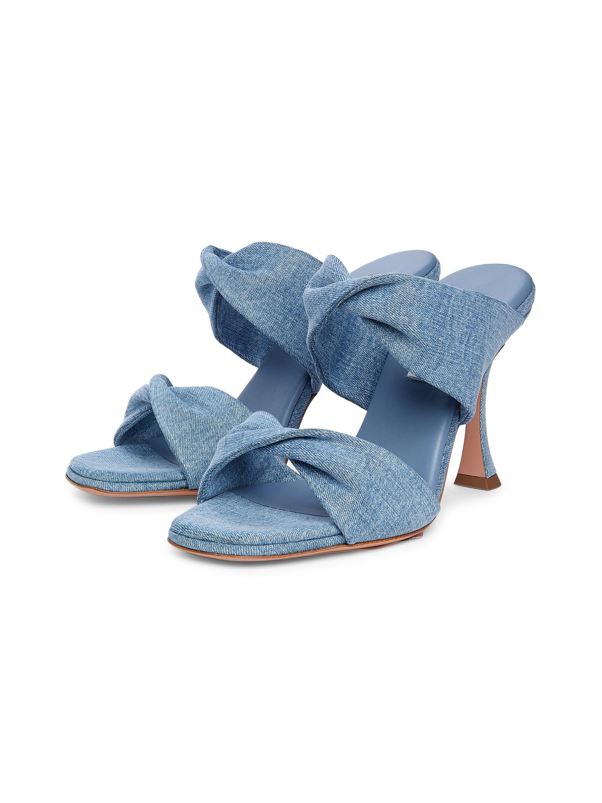 azzurro Born from the track, destined for the streets. The SF90 XX