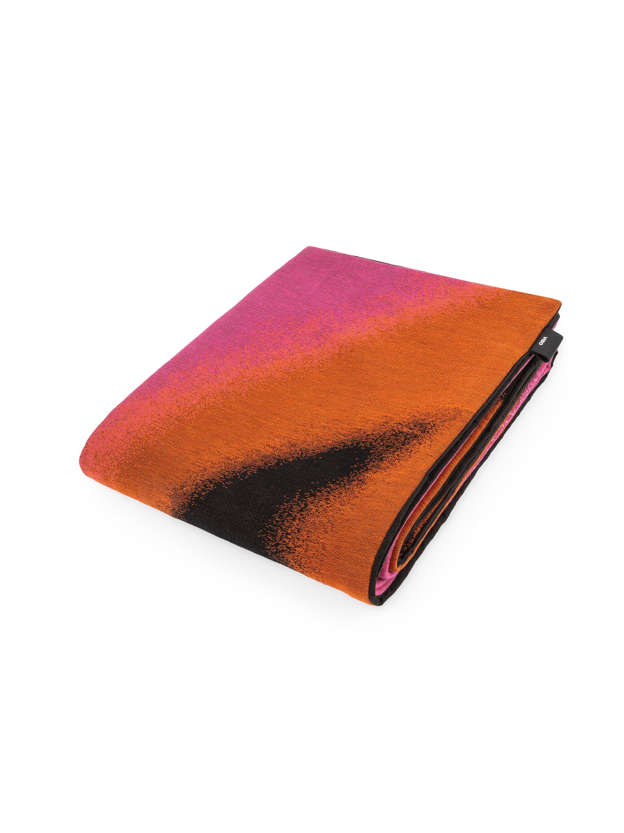 Viso Project Tapestry Blanket - Pink Fuchsia Red Black White