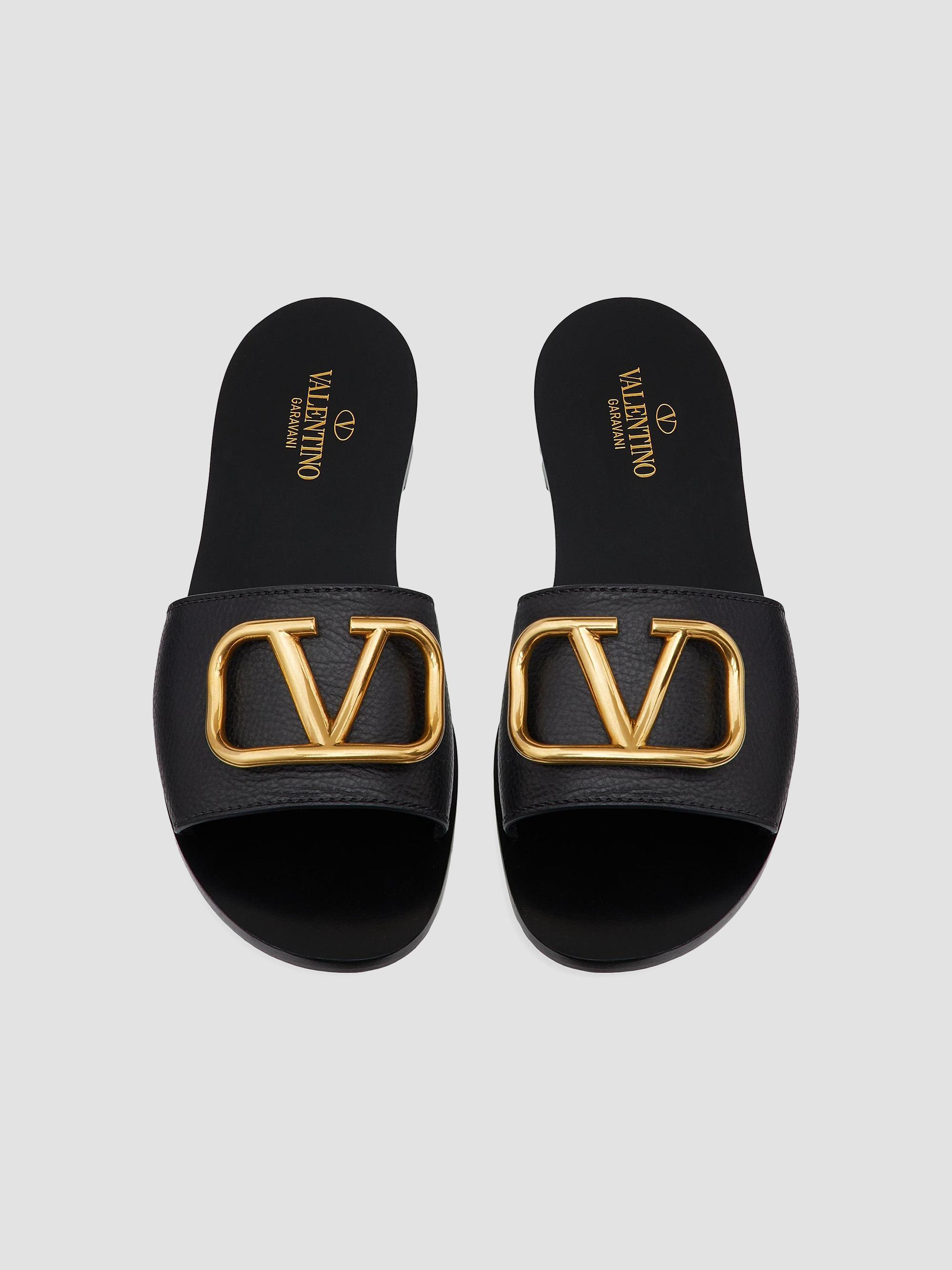 Valentino Garavani VLogo Signature Slide Sandals in Grainy  display picture 1