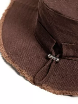 JACQUEMUS L#39;ENFANT embroidered-logo bucket hat - Neutrals