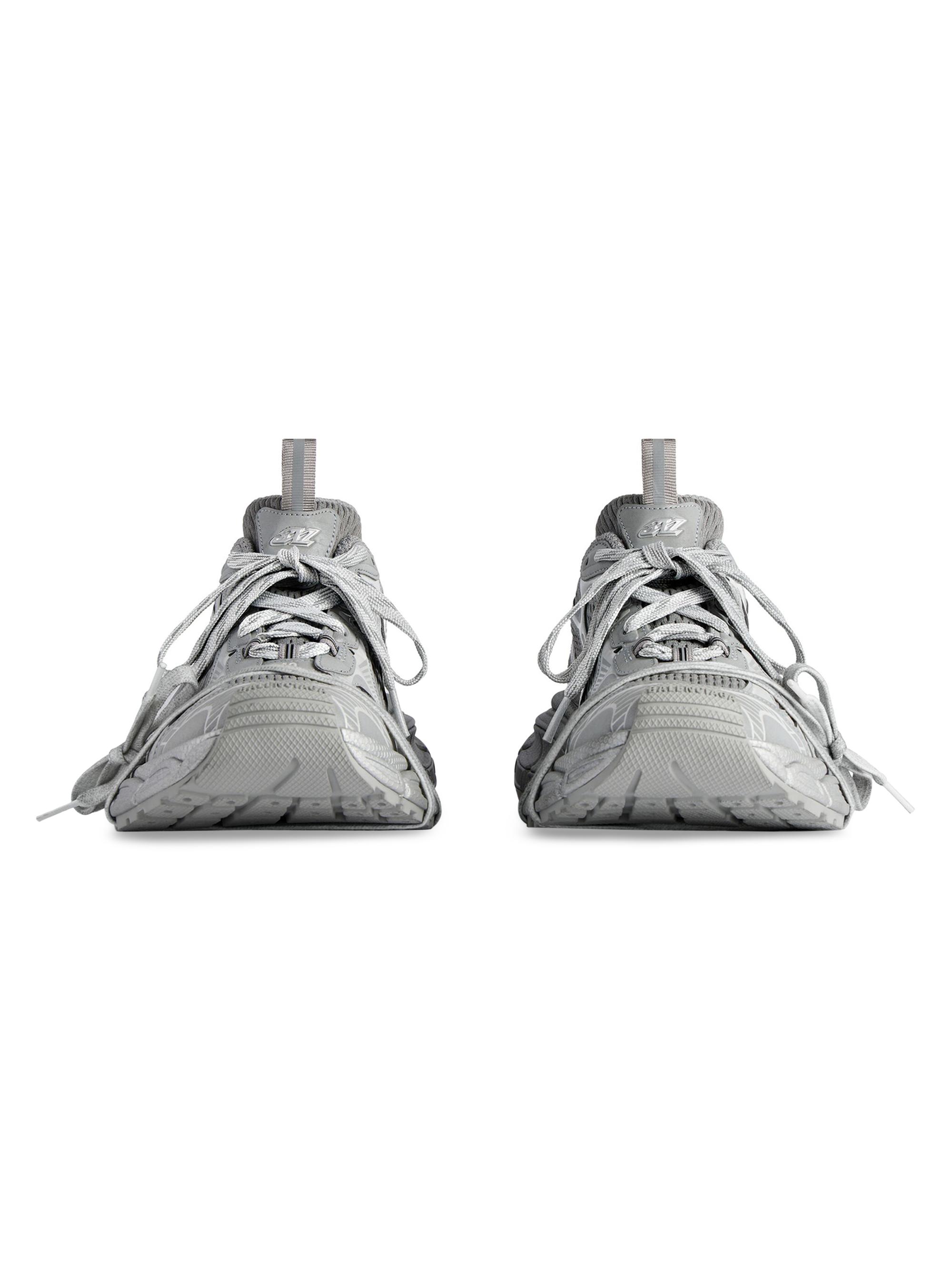 非売品　BALENCIAGA MAGAZINE Home in on Balenciaga's 3XL Sneaker in the latest campaign