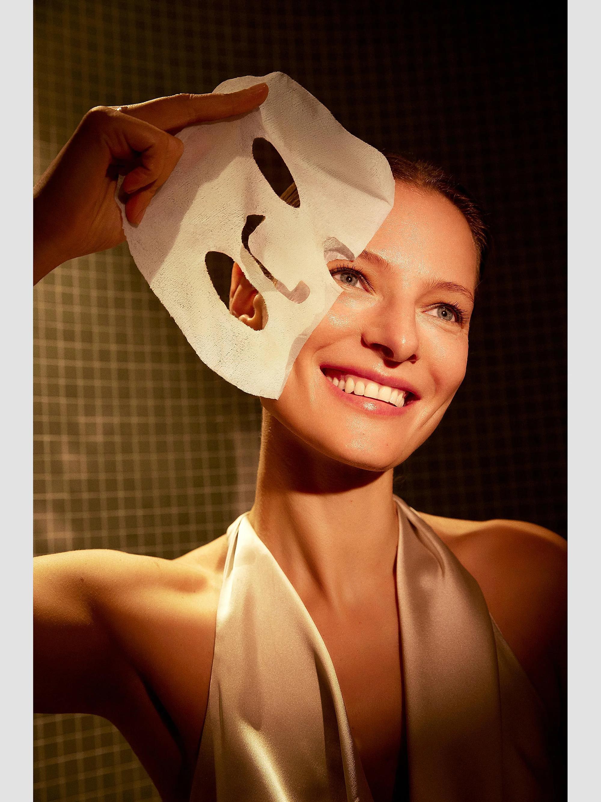 Natura Bissé Essential Shock Intense Instant-Lift Mask | Saks