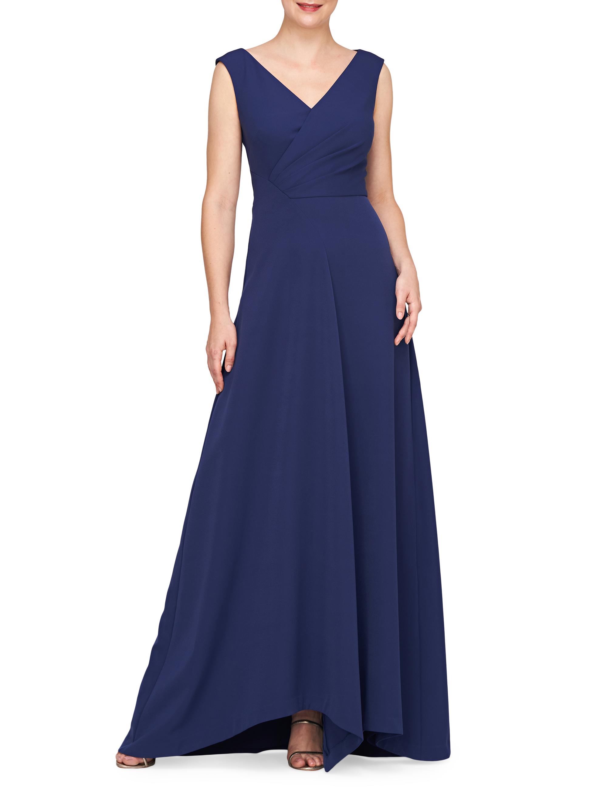 Fashionable woman posing in a stylish blue gown with pink accents, indoors, showcasing elegance and style in Morelia, Mexico.