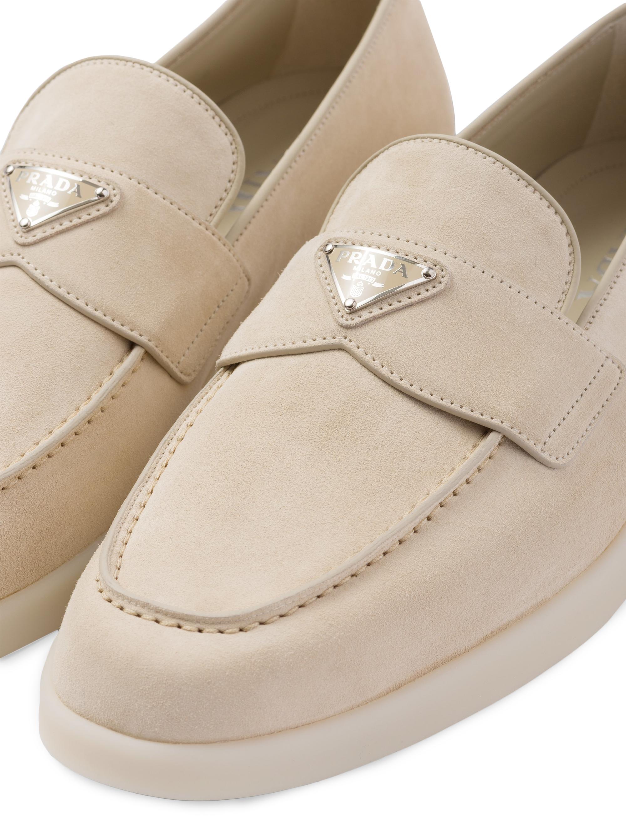 靴 PRADA Driving Shoes Loafer Beige Suede driving shoes in beige - Prada | Mytheresa