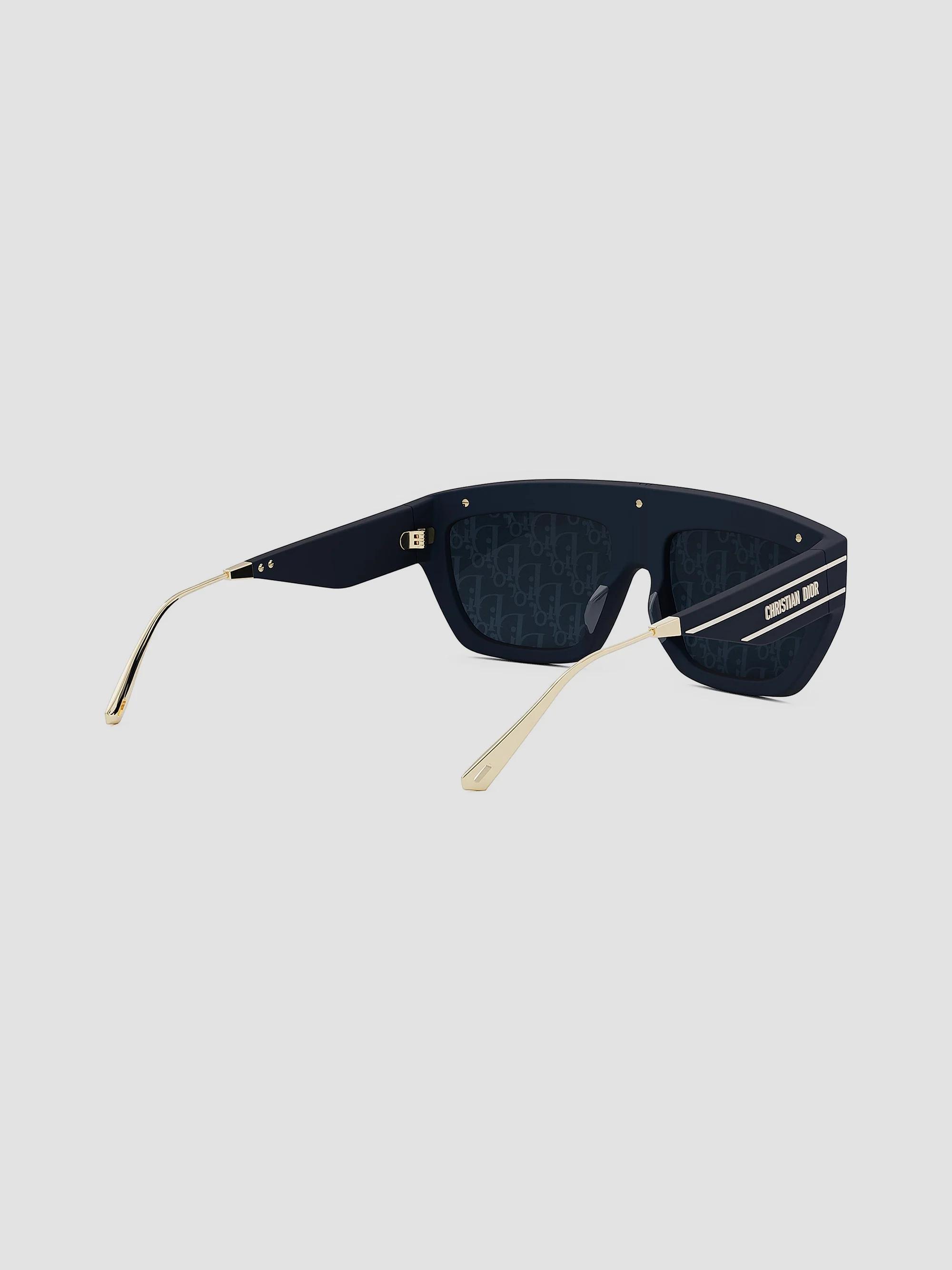 New DIOR
\'DiorClub M7U
Mask Sunglasses authentic with orginal packaging Italy DIOR DiorClub M7U Mask Sunglasses | Saks Fifth Avenue main image 4