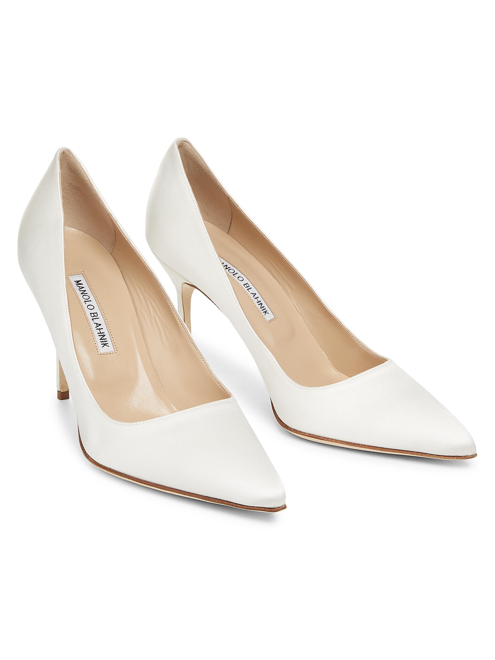 よーぜふさま専用 MANOLO BLAHNIK ホワイト 5センチヒール OKKATO | White Crepe De Chine Jewel Buckle Pumps | Manolo