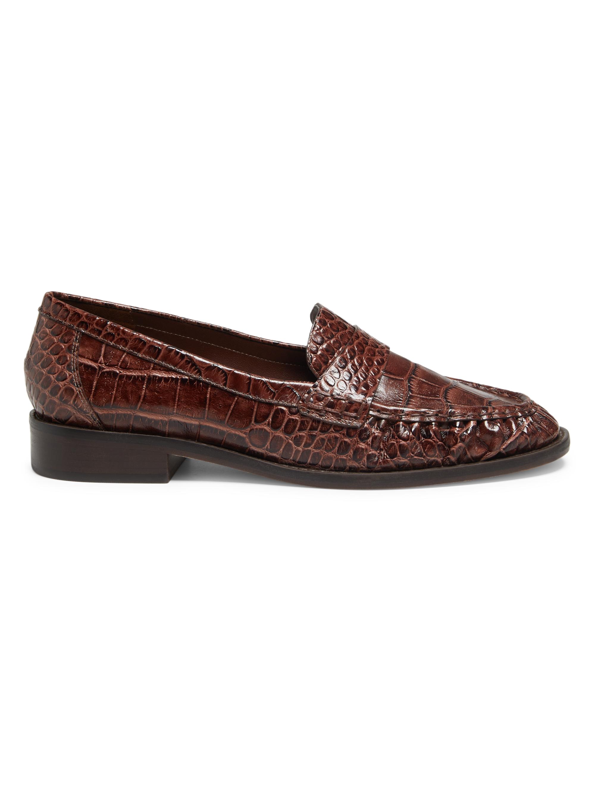 22élevé Women's Classic Crocodile-Embossed Loafers - Rum