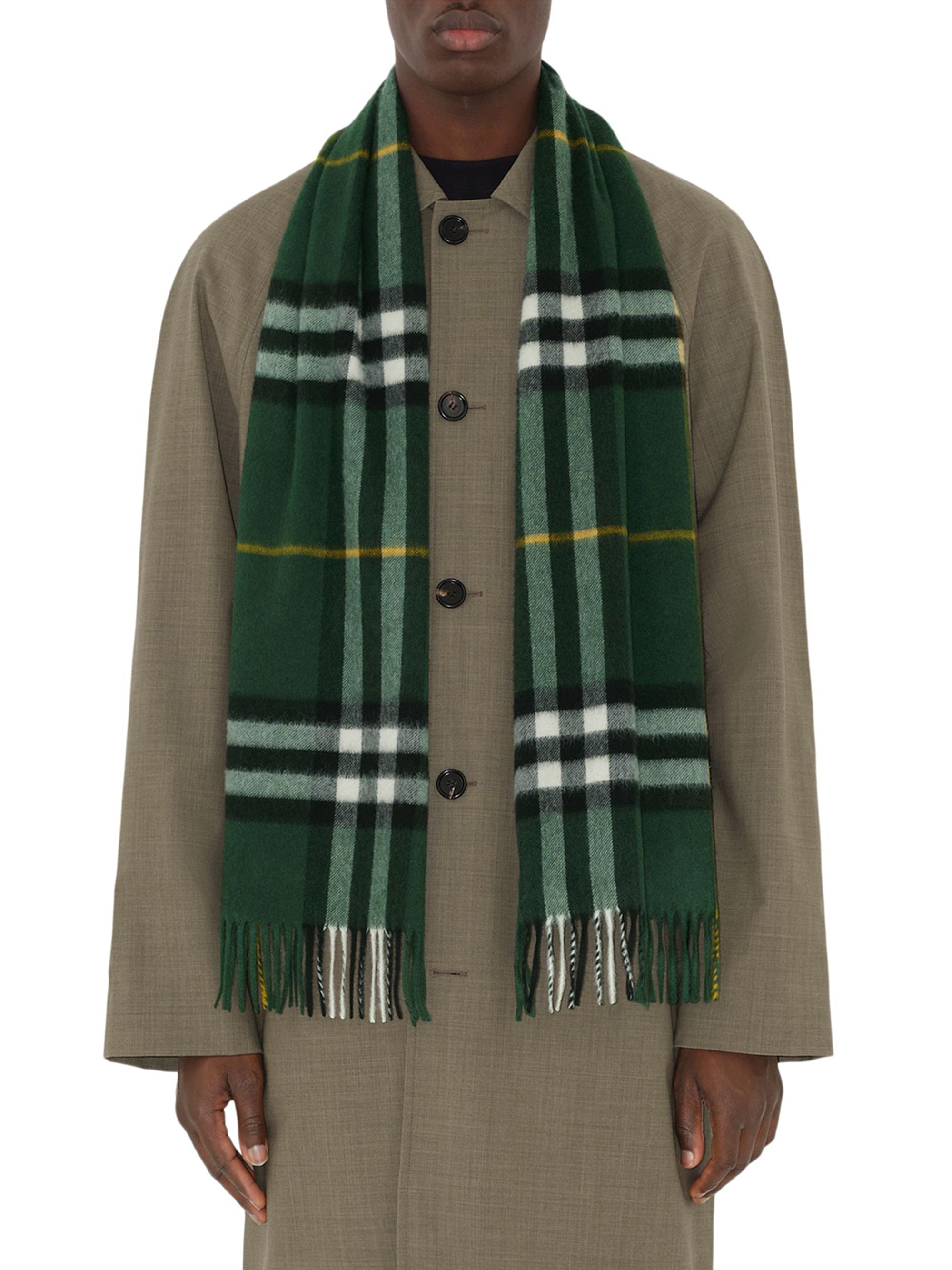 本日限定【BURBERRY】GIANT CHECK CASHMERE マフラー Burberry Giant Check Cashmere Scarf | Saks Fifth Avenue