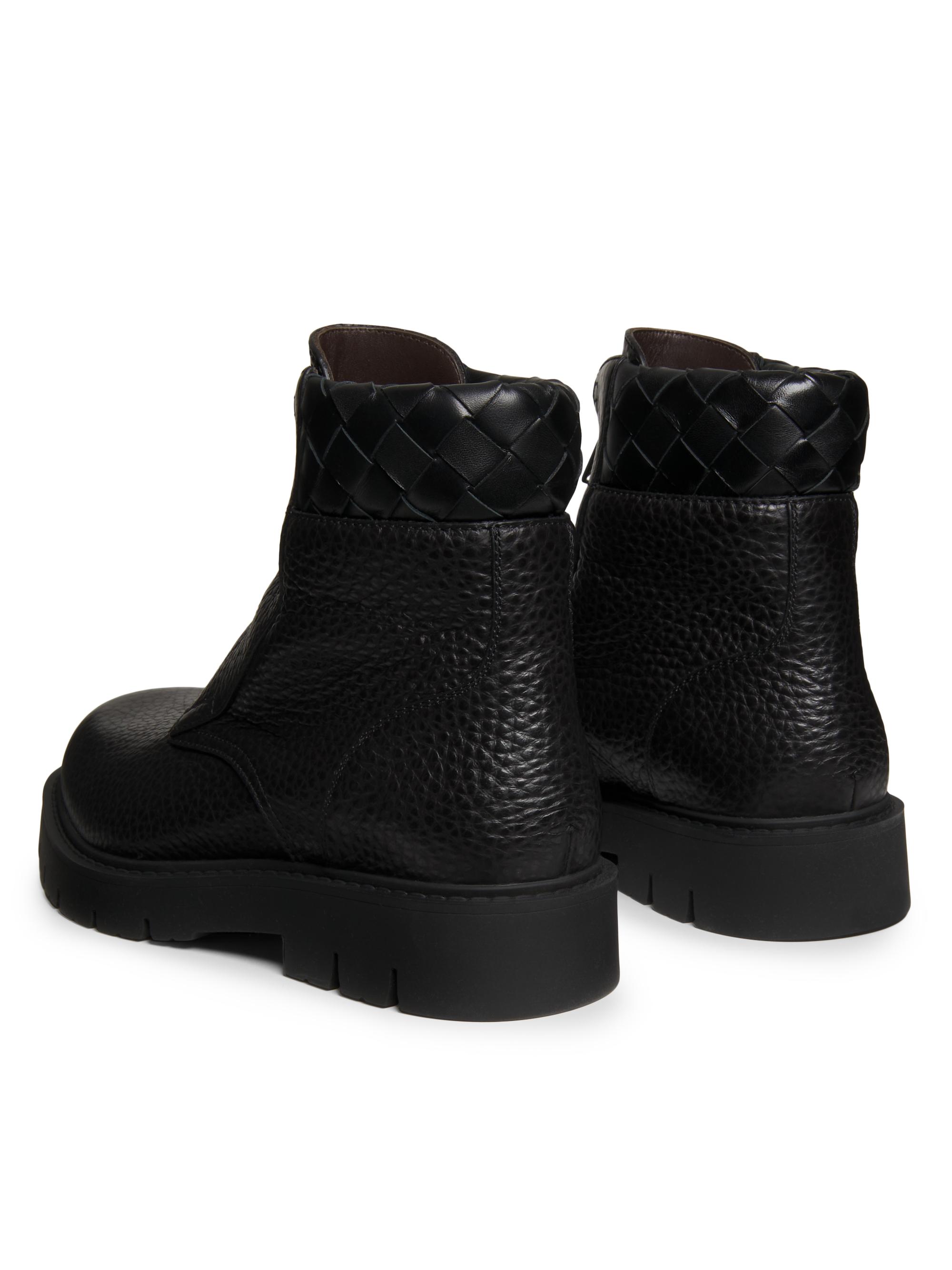 靴 BOTTEGA VENETA Haddock Lace up boots Haddock leather lace-up boots in black - Bottega Veneta | Mytheresa