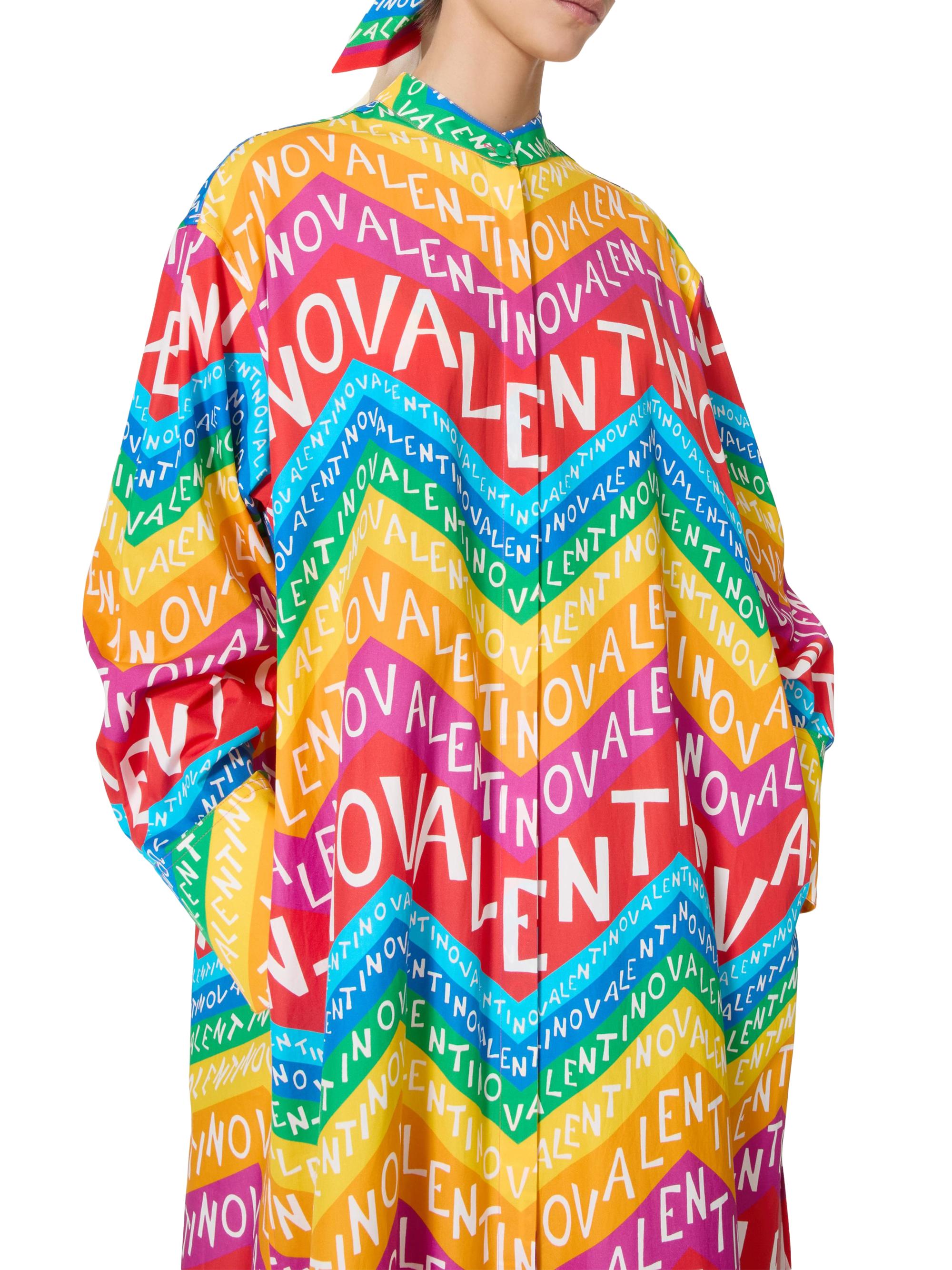 VALENTINO　シルク混　総柄　ブルゾン　定価30万以上　Size48 VALENTINO シルク混 総柄 ブルゾン 定価30万以上 Size48 VALENTINO