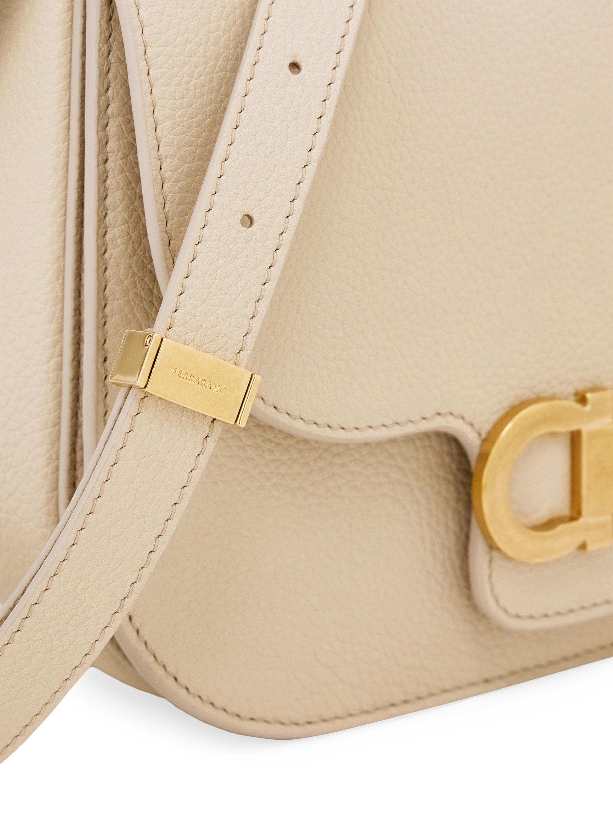 Salvatore Ferragamo ショルダーバッグ ベージュ Salvatore Ferragamo ベージュ ショルダーバッグ Salvatore Ferragamo