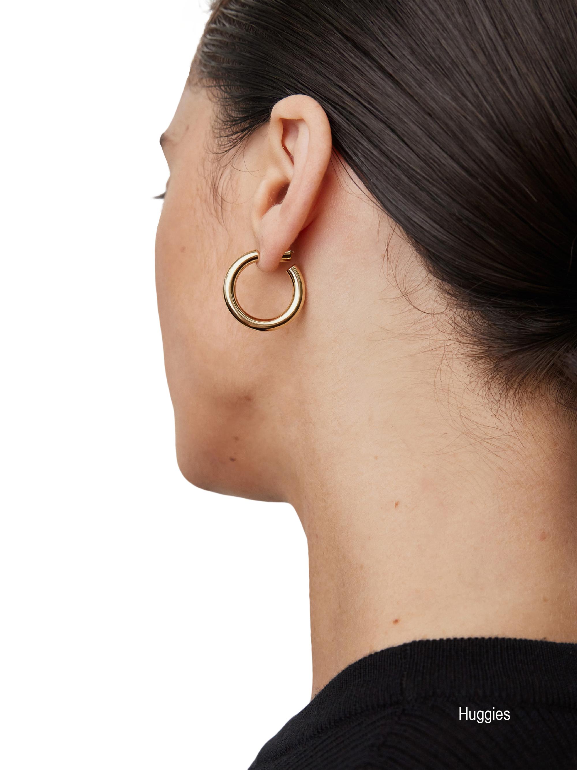 Lilly Huggie Earrings/23MM