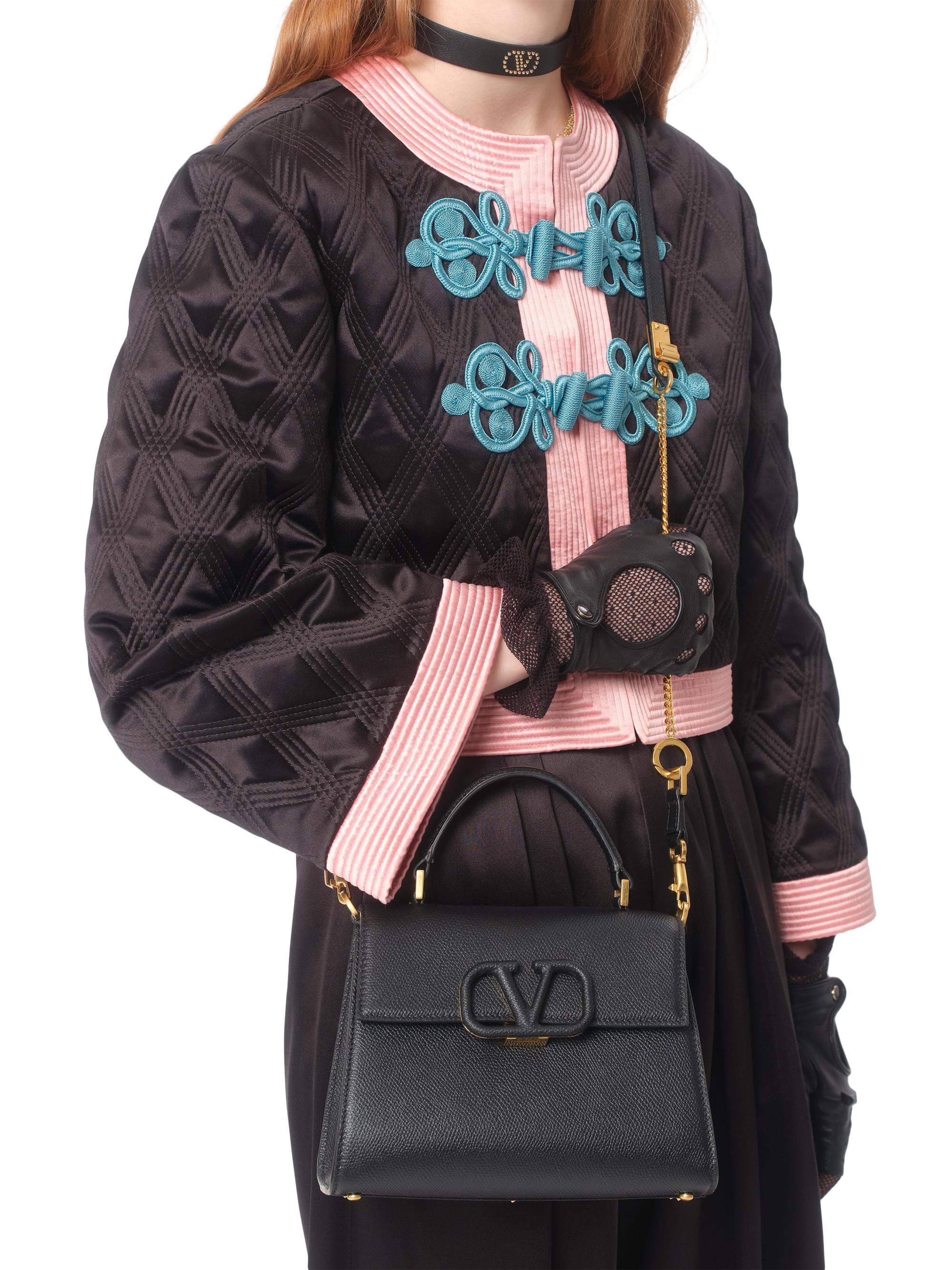 【セール】Valentino Vスリング ハンドバッグ スモール 2way 関税負担なし☆VALENTINO Vスリング スモール ハンドバッグ (VALENTINO