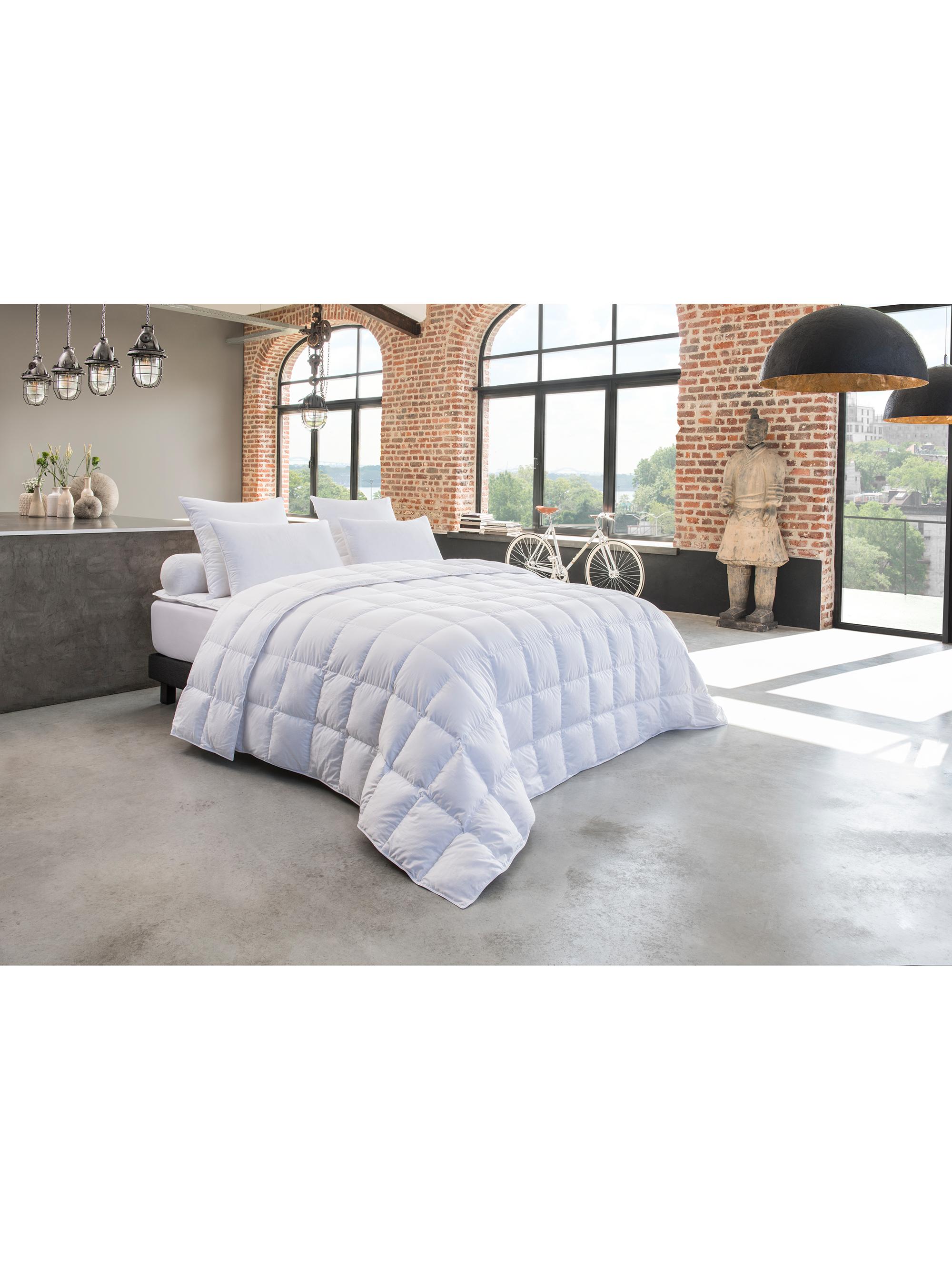 Anne de Solène Place Du Trocadero Duvet - White King