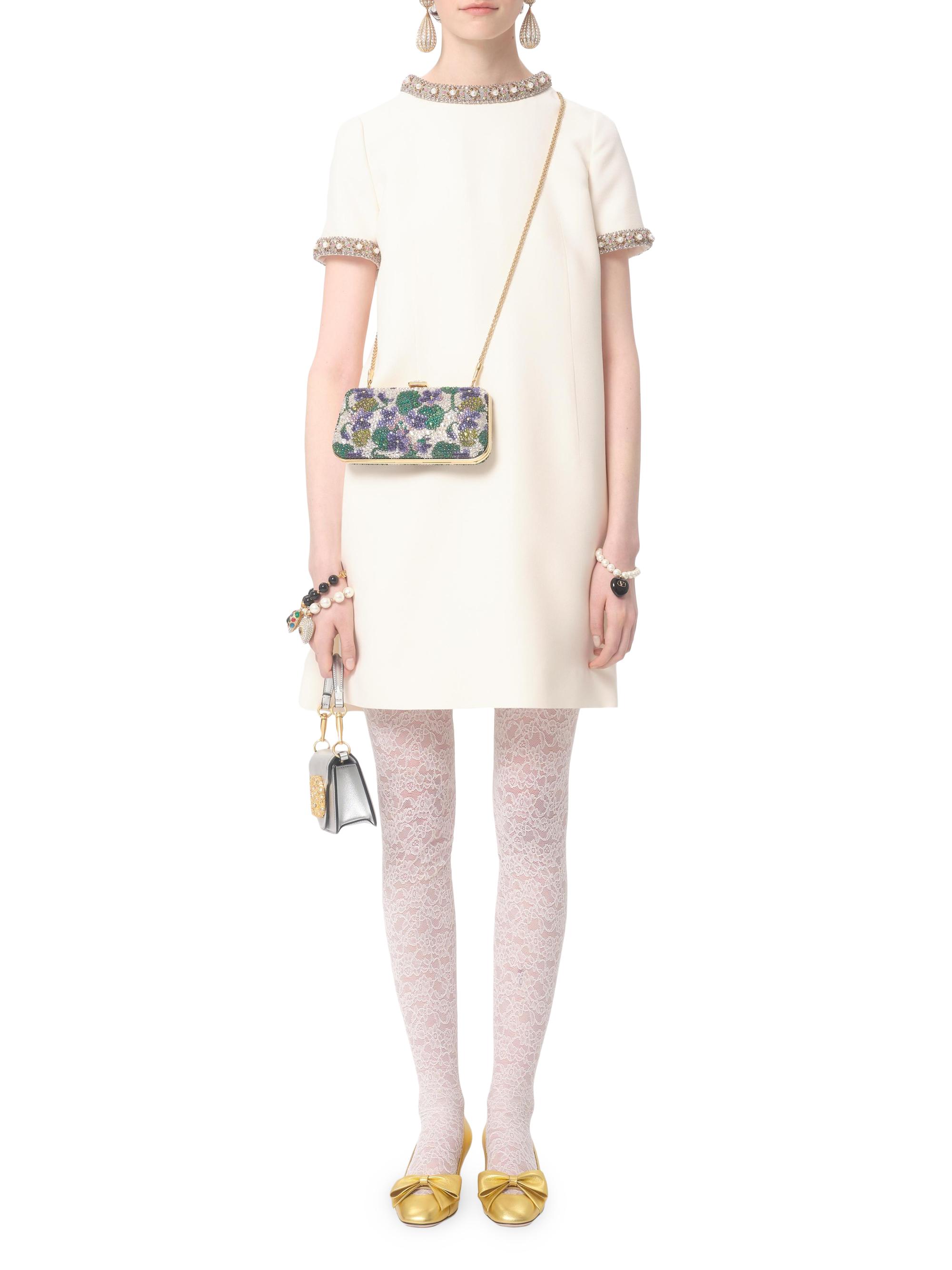 ピンクレースのValentinoミニドレス、サイズはUS6、IT42 ピンクレースのValentinoミニドレス、サイズはUS6、IT42