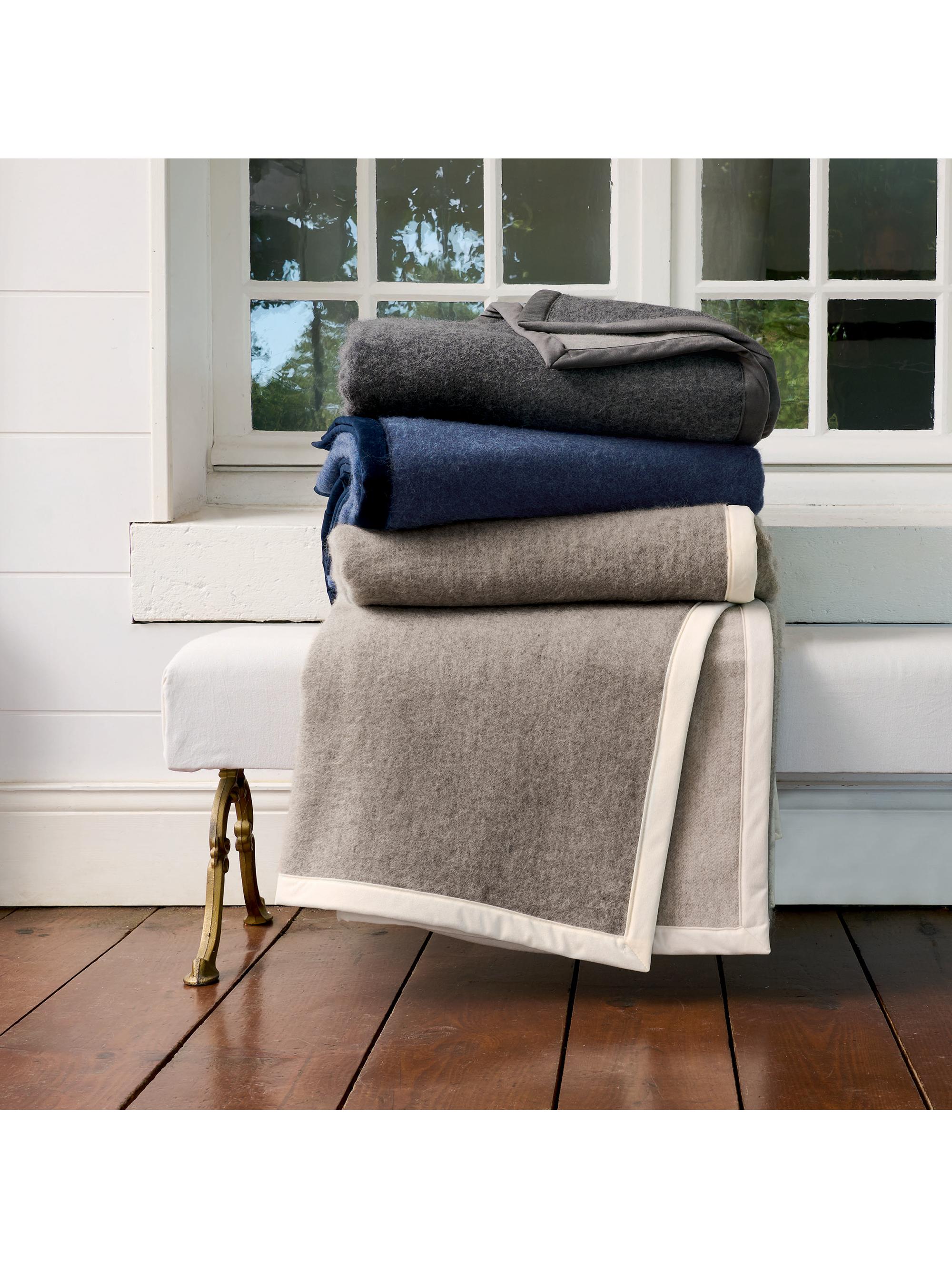 Anne de Solène Frima Wool Blanket - Dark Grey King